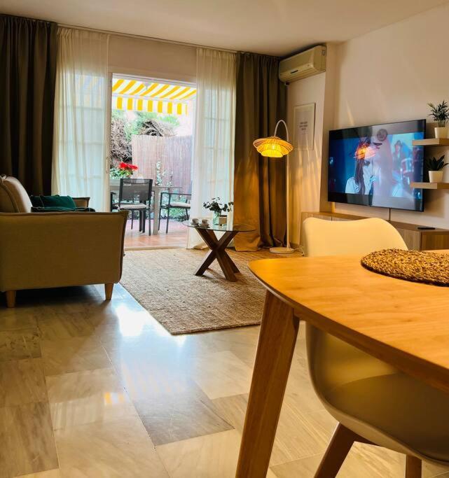 Alquiler Vacacional. Bajo Con Parrilla Y Piscina, Cerca De La Playa Y Puerto Banus * Estepona