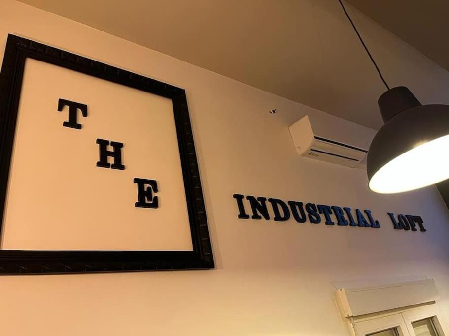 Industrial Loft Estudio Apartment