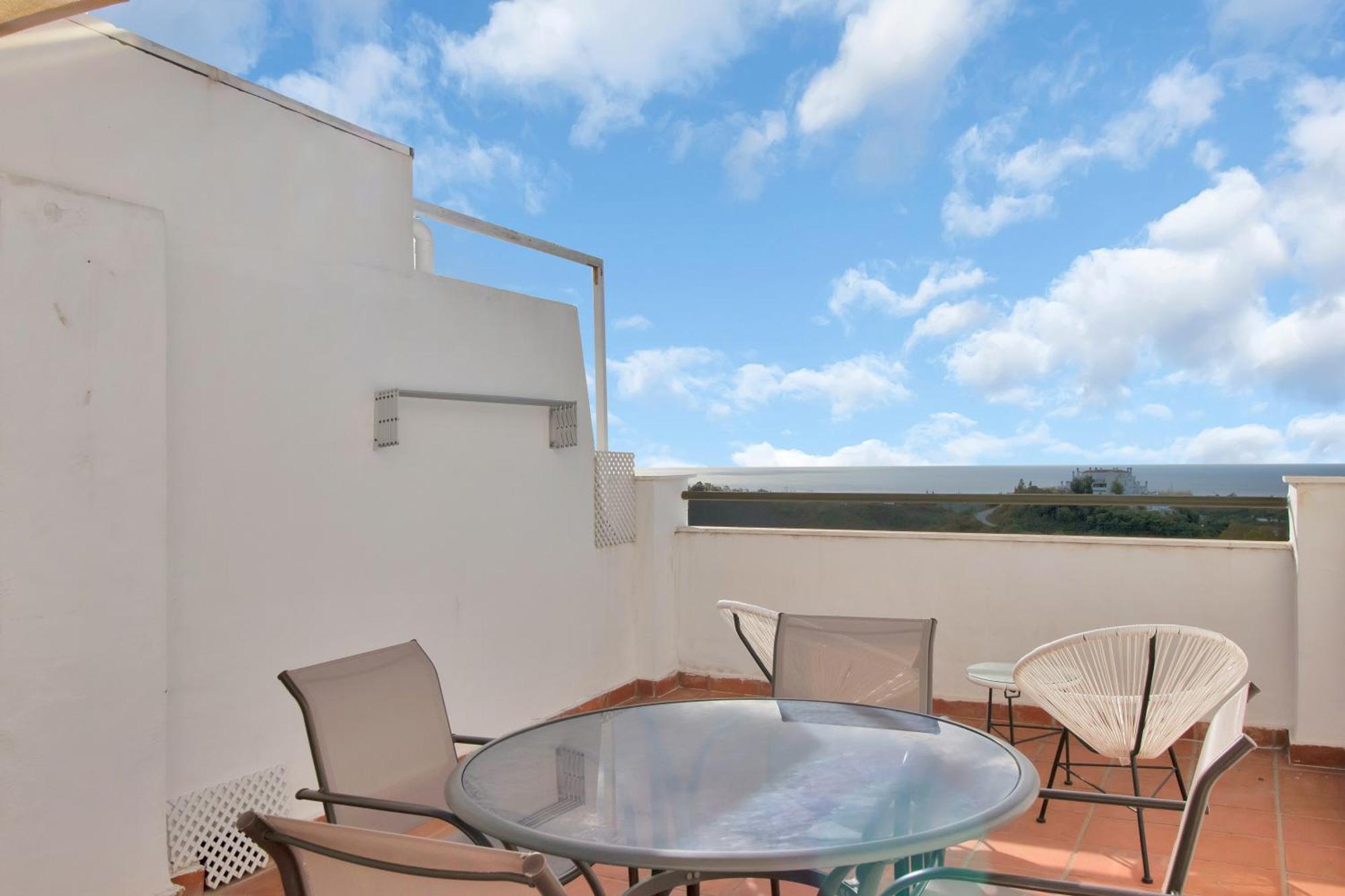 Duplex Estilo Boho Con Increible Terraza Y Vistas Al Mar En - Las Abejeras 609 Estepona