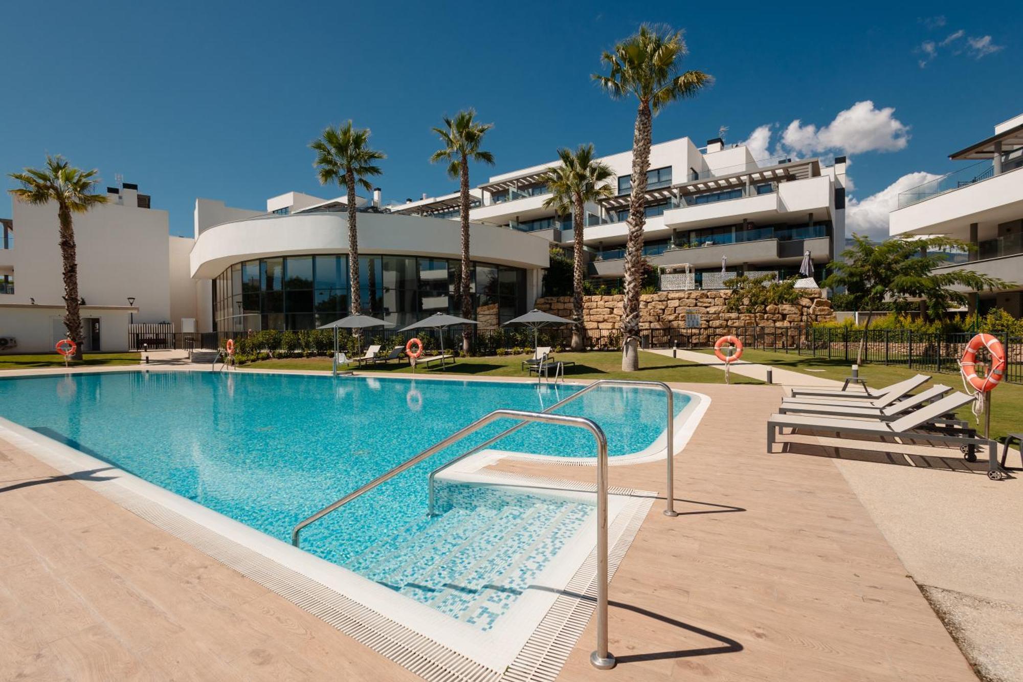 Luxurious 2 Bedroom Close To The In Apartment Estepona
