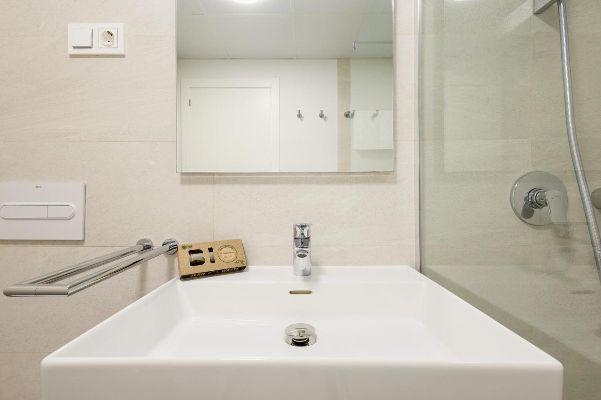 Luxurious 2 Bedroom Close To The In Estepona