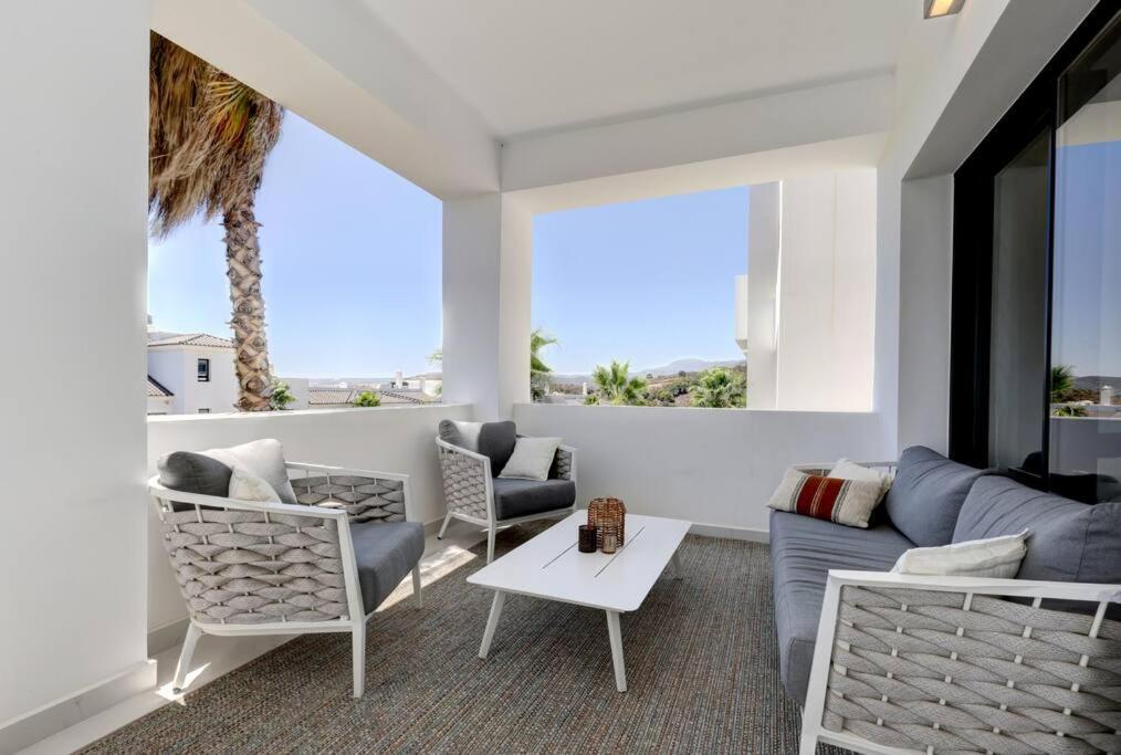Brand New Gorgeous 2 Bed At Hills! *