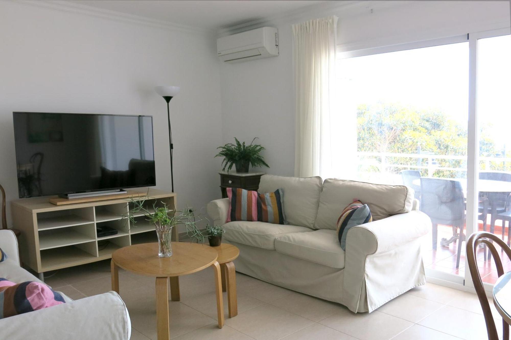 Gorgeous Sea Views And Great Location! Apartment