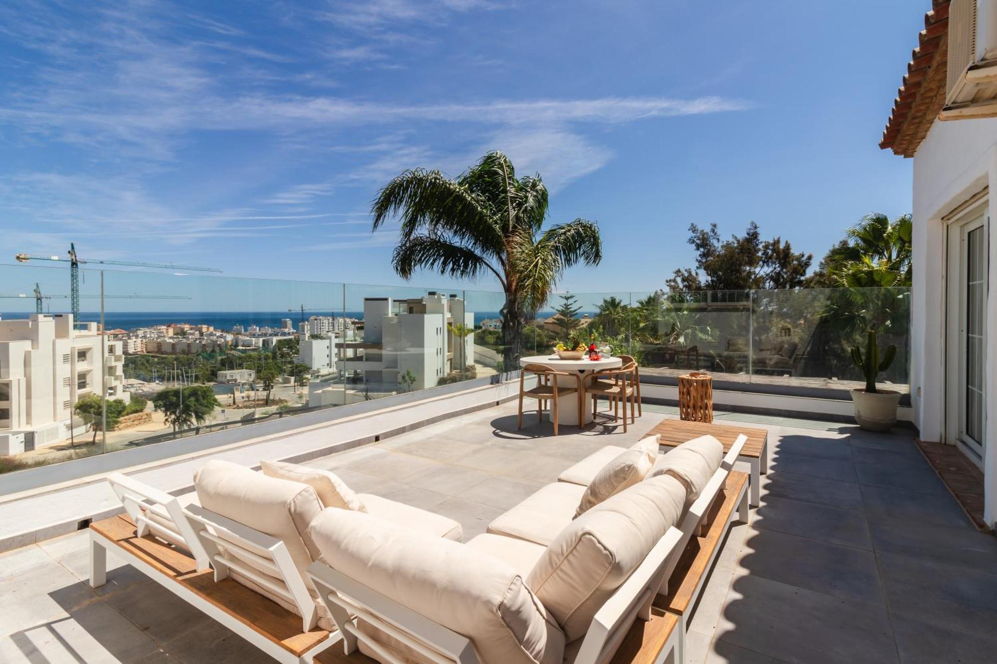 Luxury With Stunning Sea Views, 600m From The And The Port, Private Pool, Walking Distance To The Old Town And Amenities