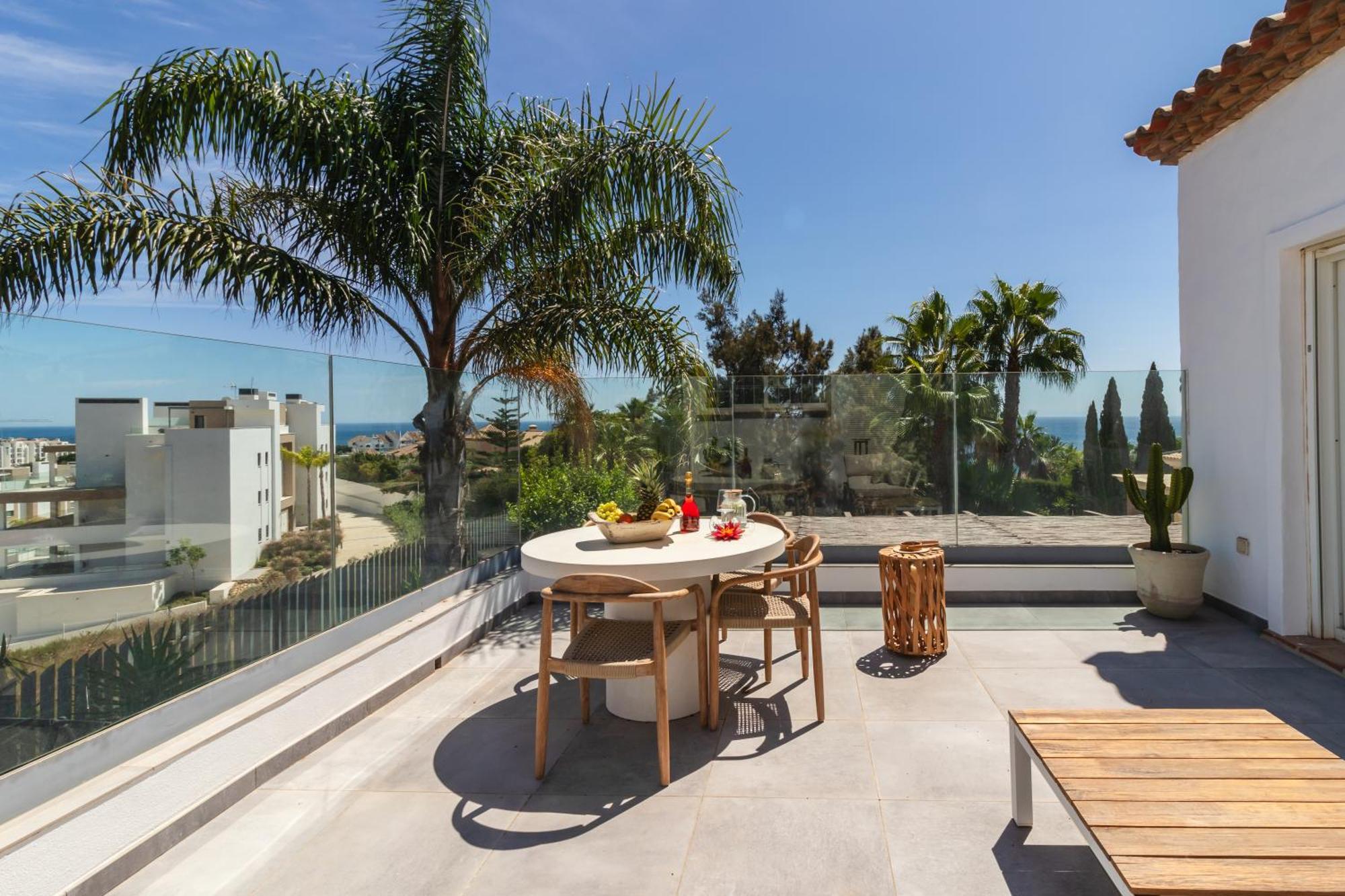 Luxury With Stunning Sea Views, 600m From The And The Port, Private Pool, Walking Distance To The Old Town And Amenities *