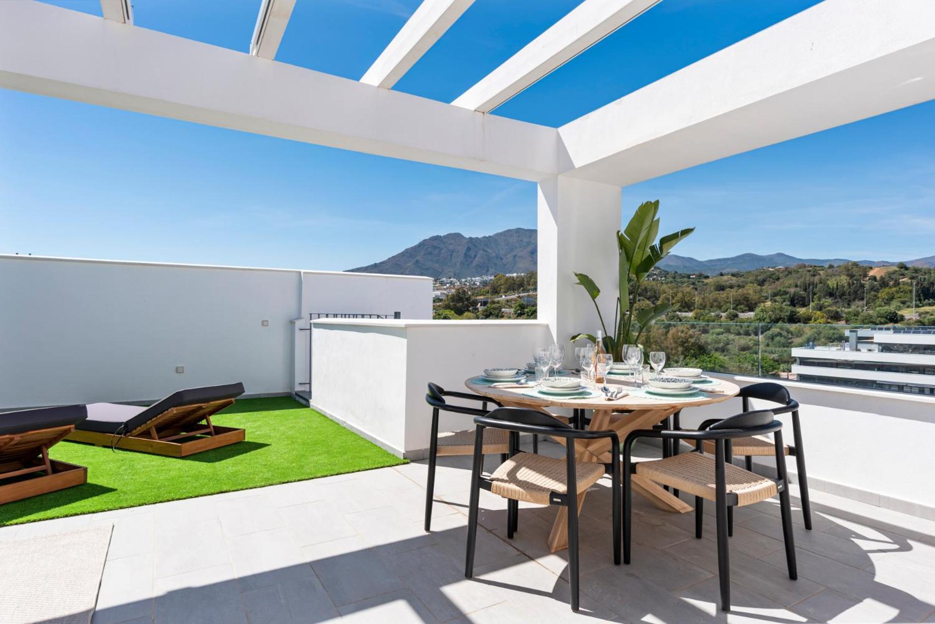 High-end Rooftop Penthouse Near & Apartment Estepona