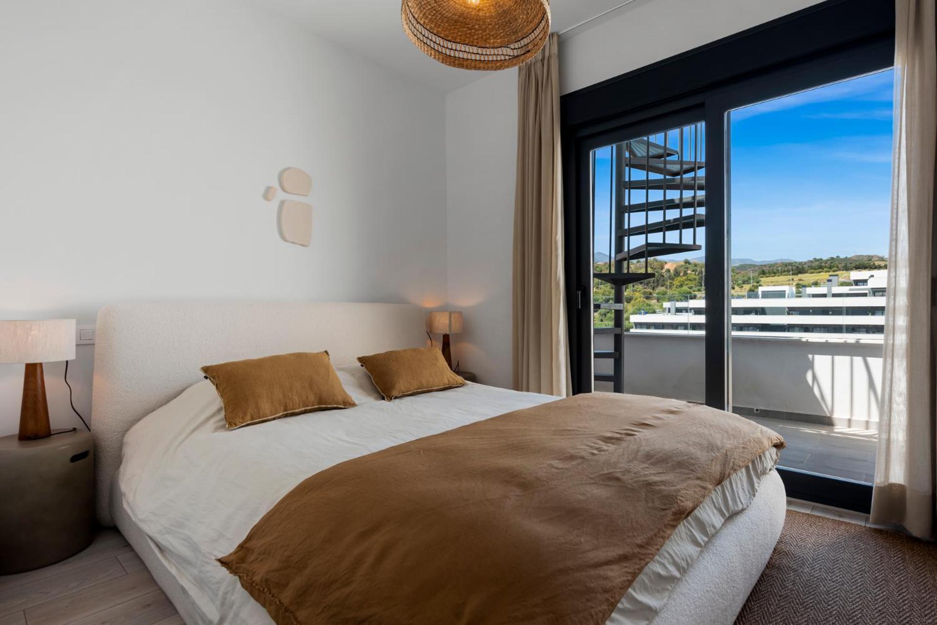 High-end Rooftop Penthouse Near & Apartment