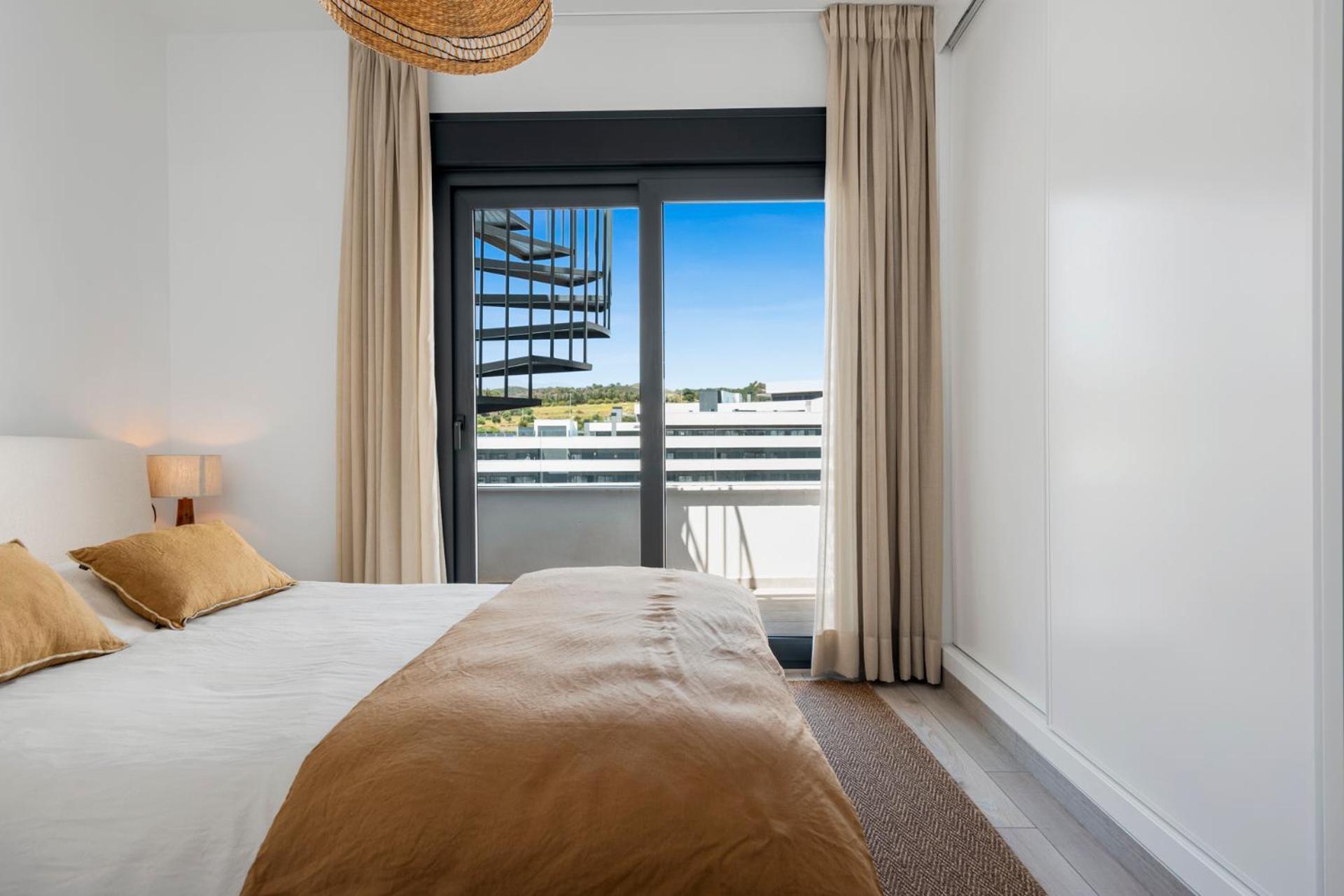 Apartment High-end Rooftop Penthouse Near & Estepona