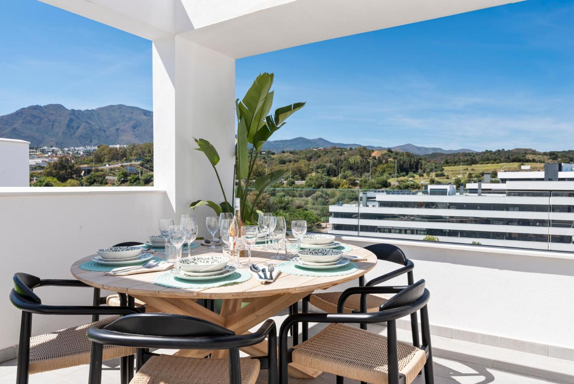 High-end Rooftop Penthouse Near & Appartement *