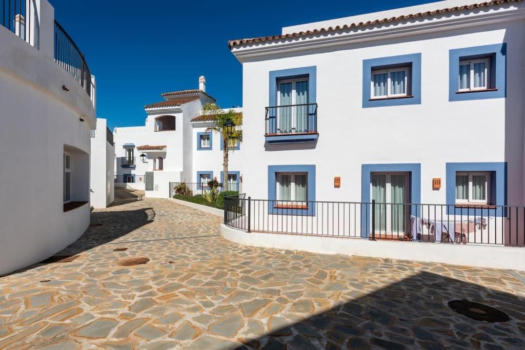 Gated Elegant Penthouse In Paraiso Pueblo Estepona