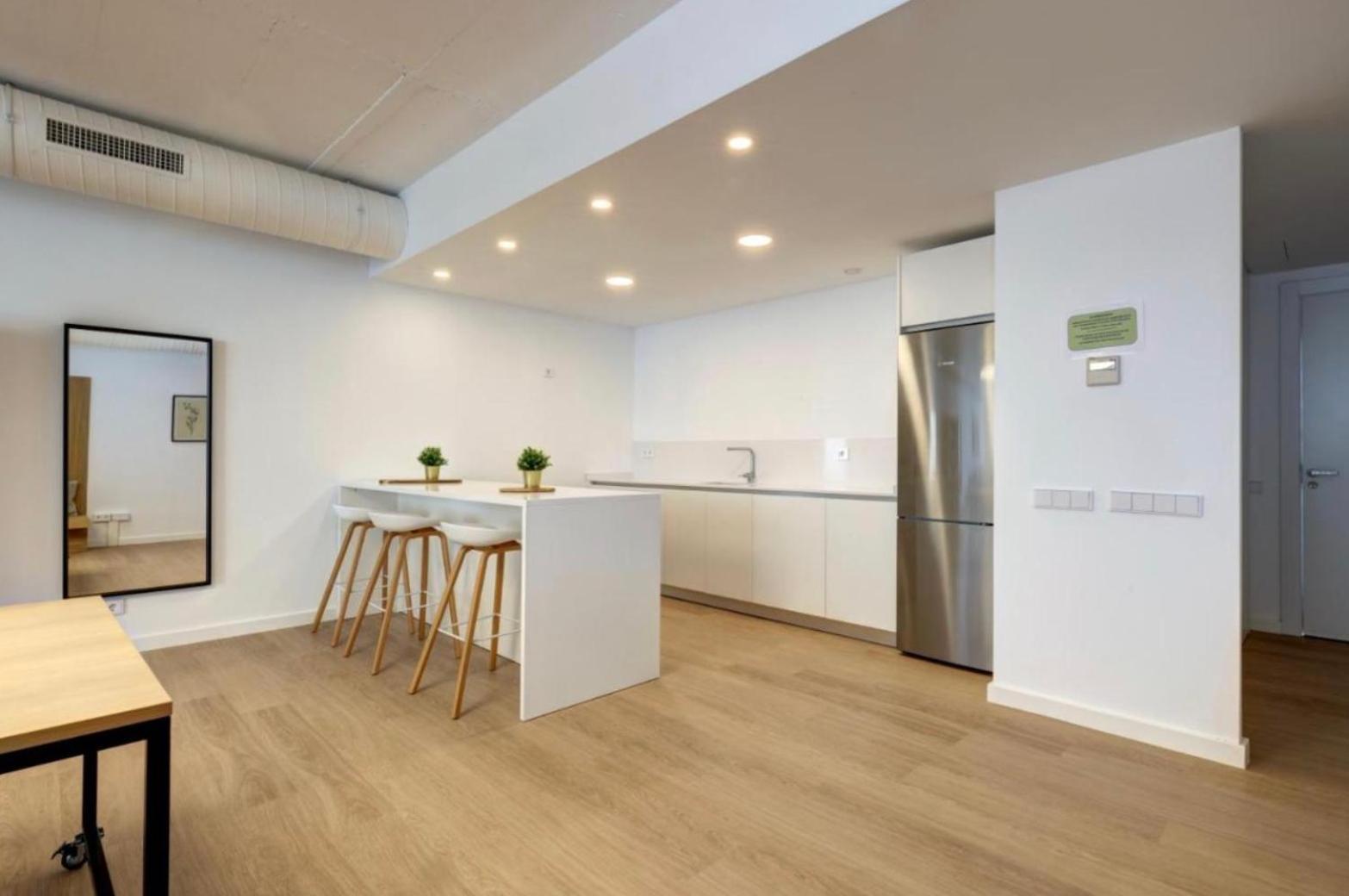Apartment New Spacious 4 Bedrooms In 10 Min Walk To The