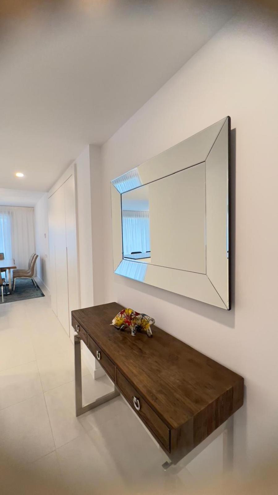 New Spacious 4 Bedrooms In 10 Min Walk To The Apartment