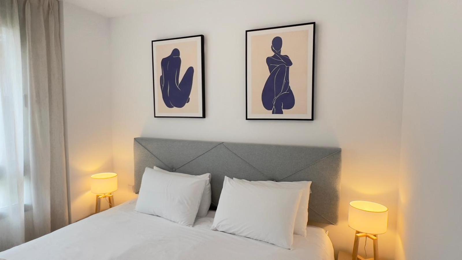 Apartment New Spacious 4 Bedrooms In 10 Min Walk To The *