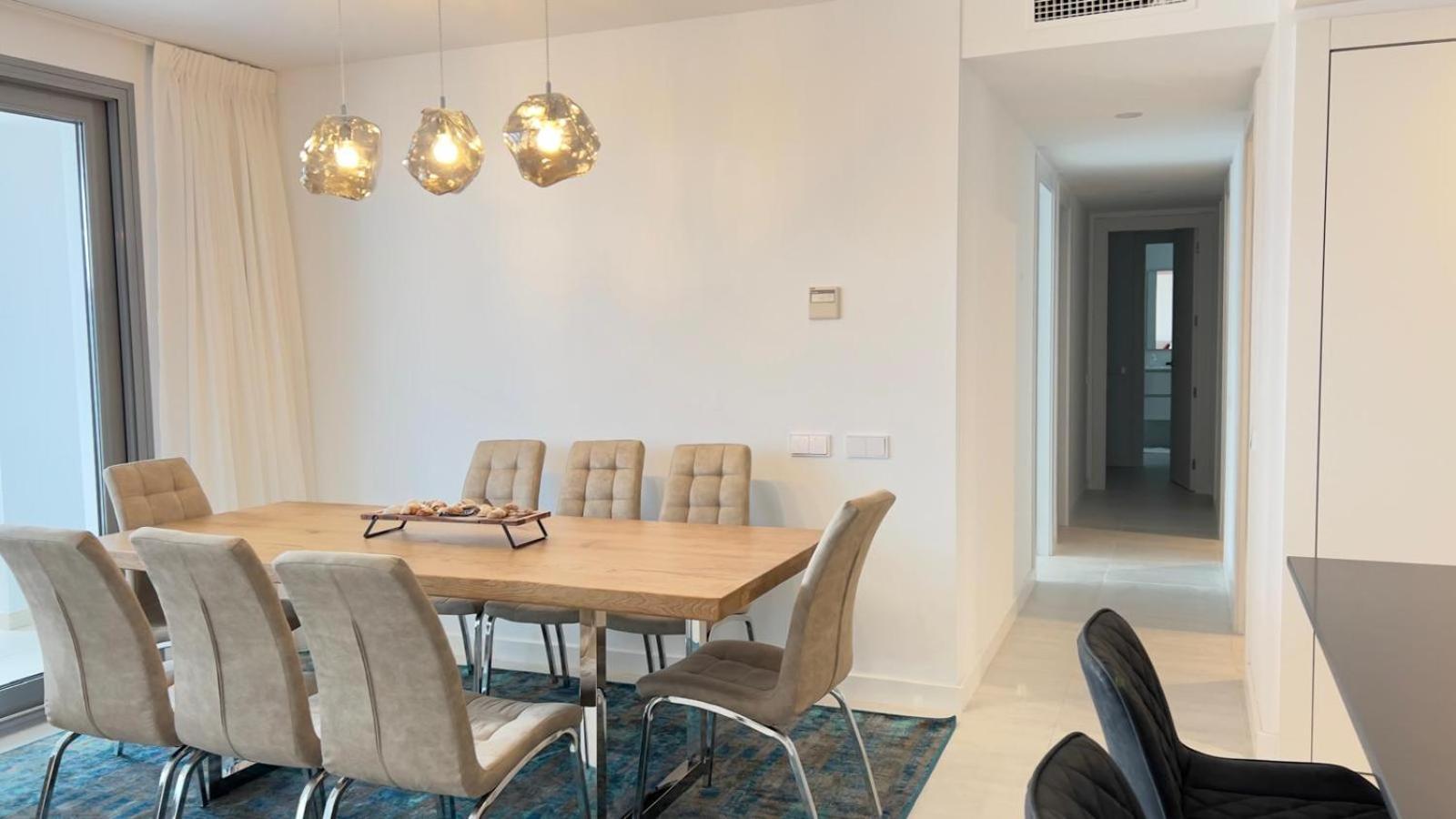 New Spacious 4 Bedrooms In 10 Min Walk To The Estepona