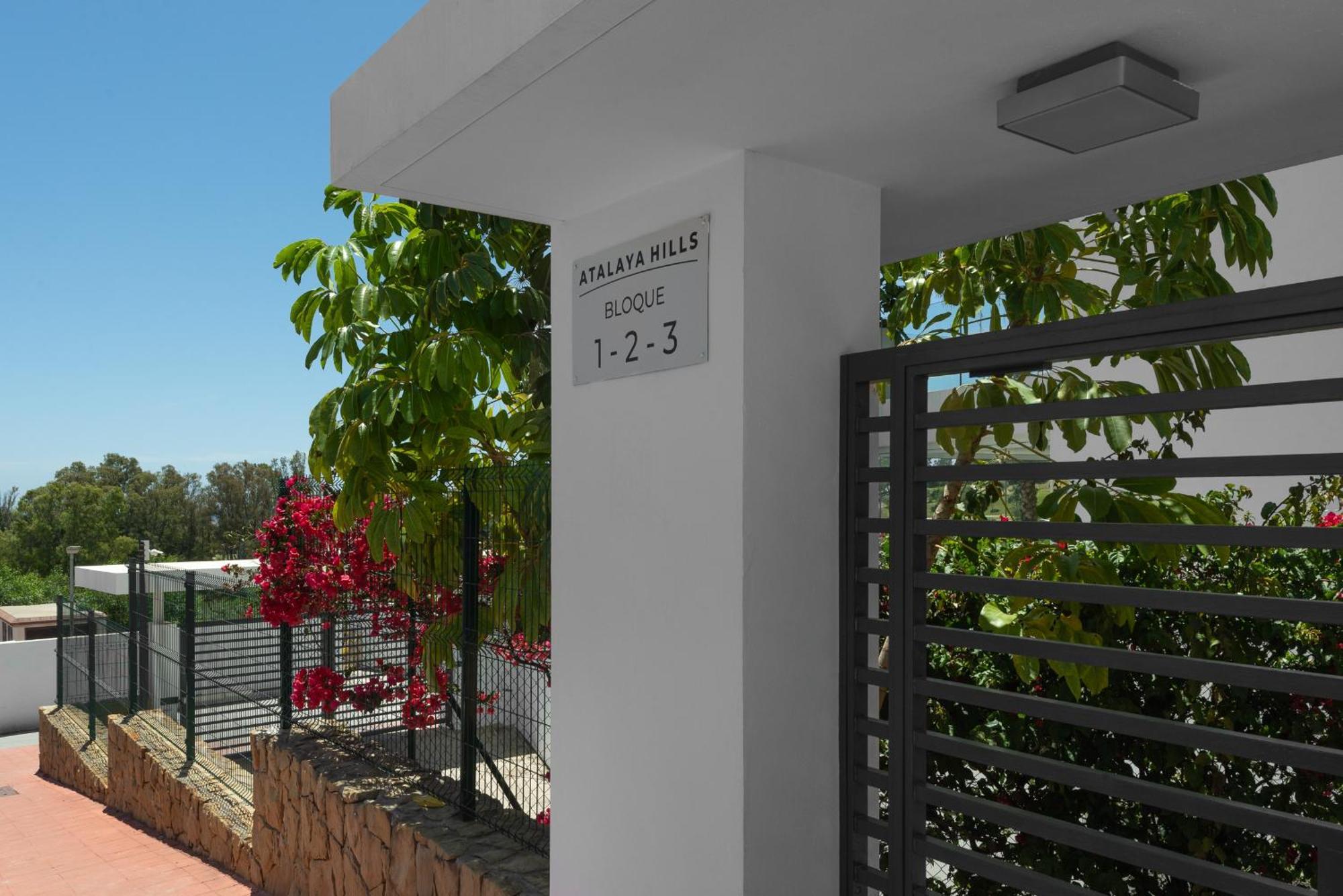 Panoramic Views And Large Garden In Atalaya Hills Estepona
