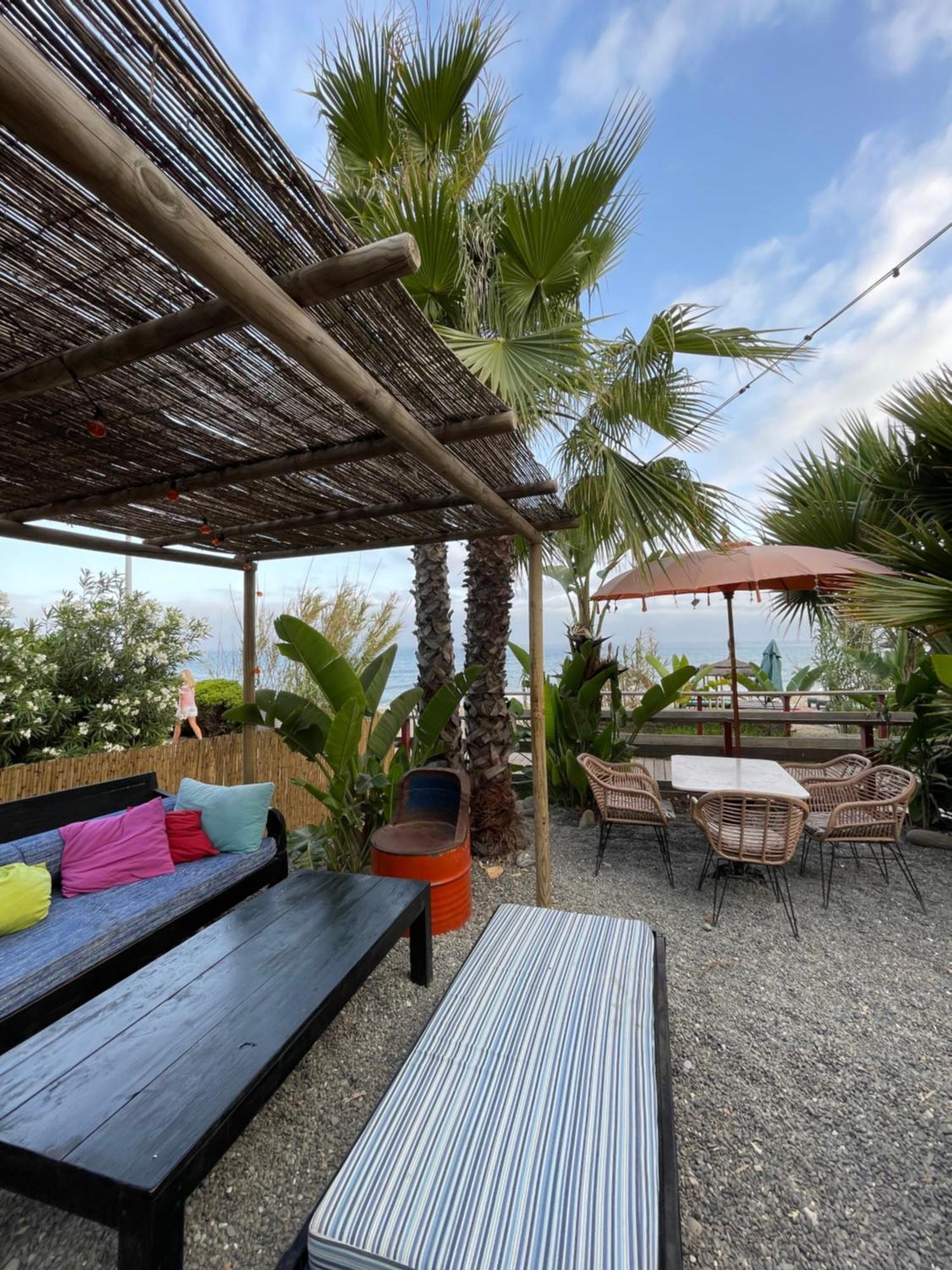Apartment Beachfront Escape