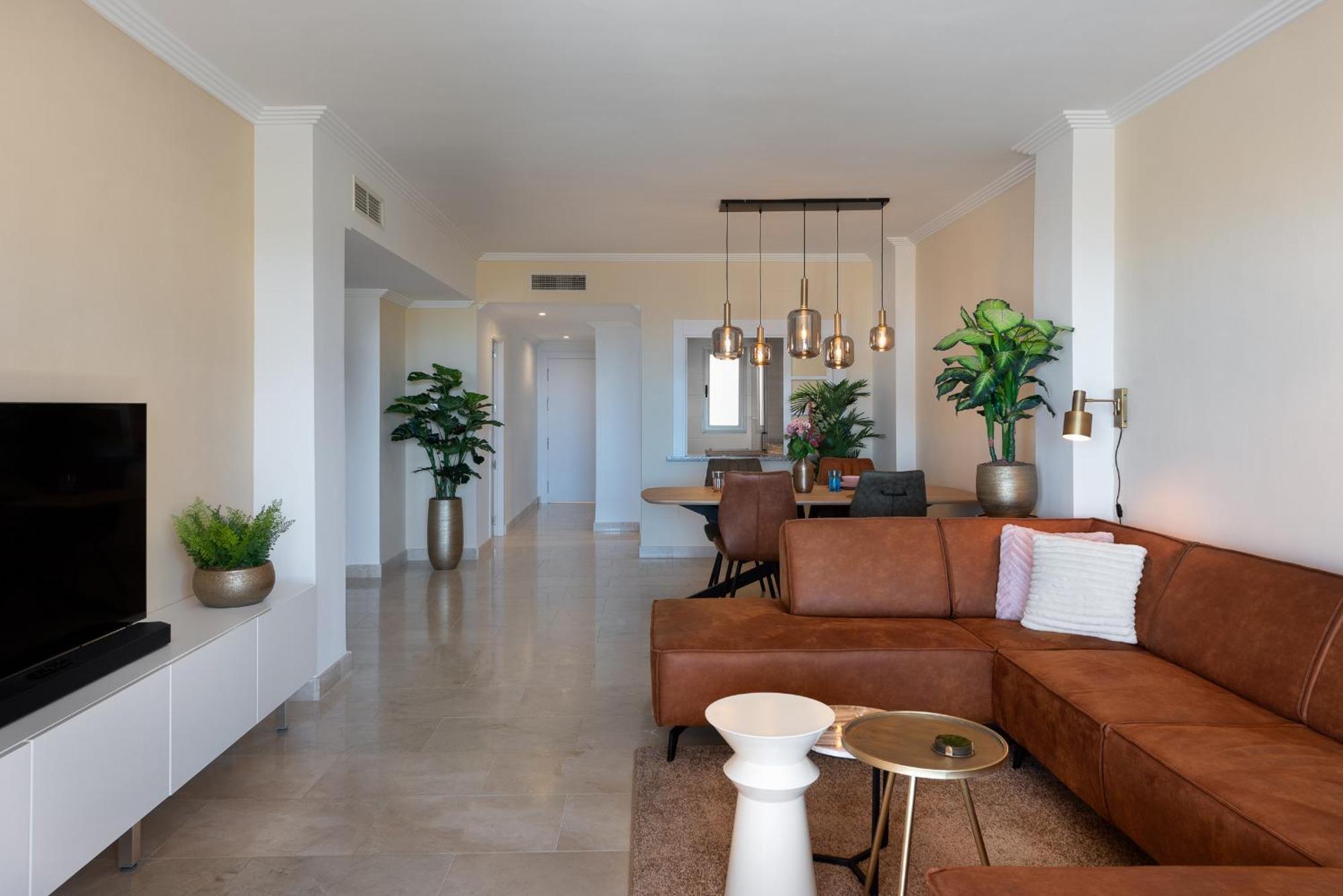 Charming 2-bedroom With Beautiful Sea Views Apartment