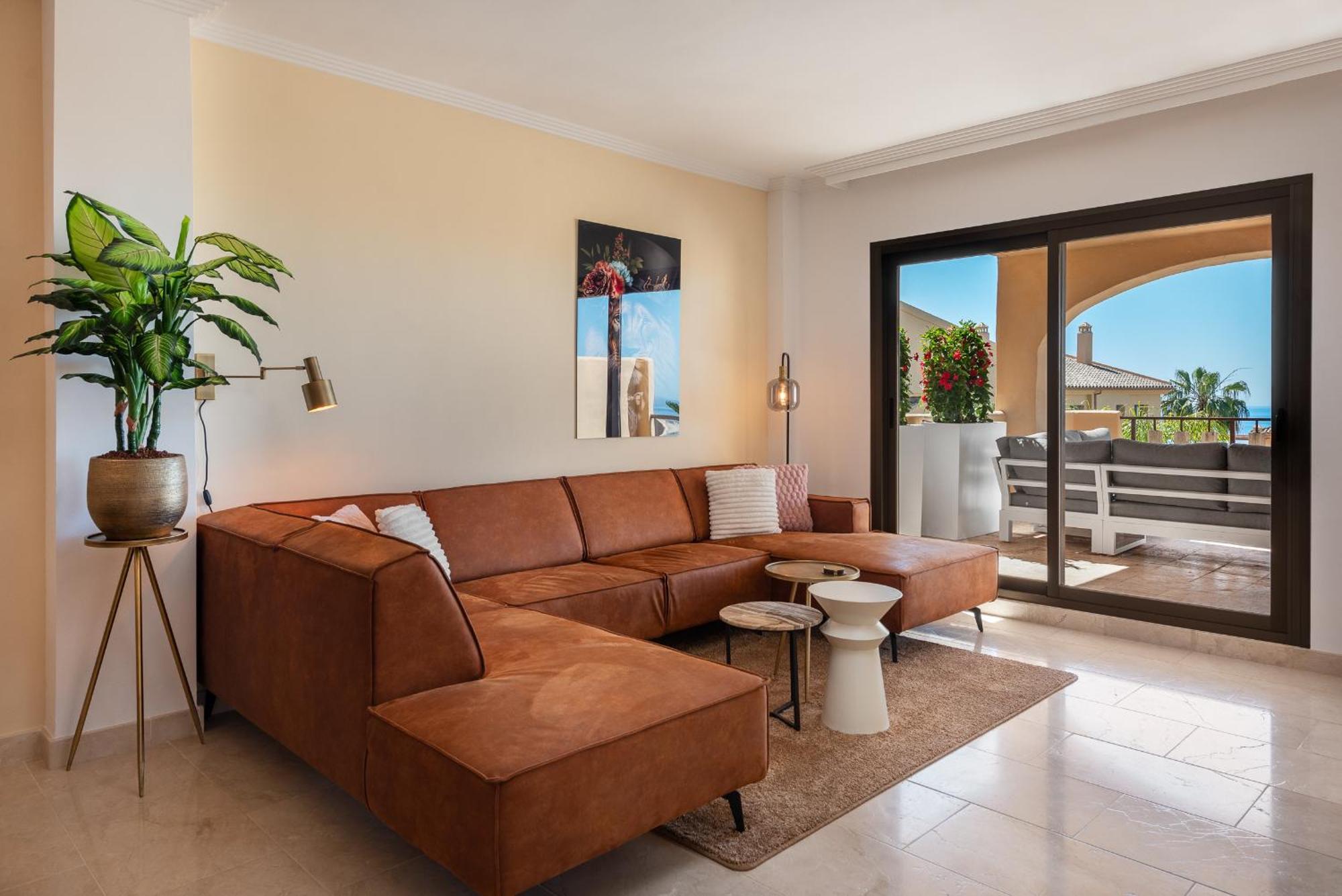 Apartment Charming 2-bedroom With Beautiful Sea Views *