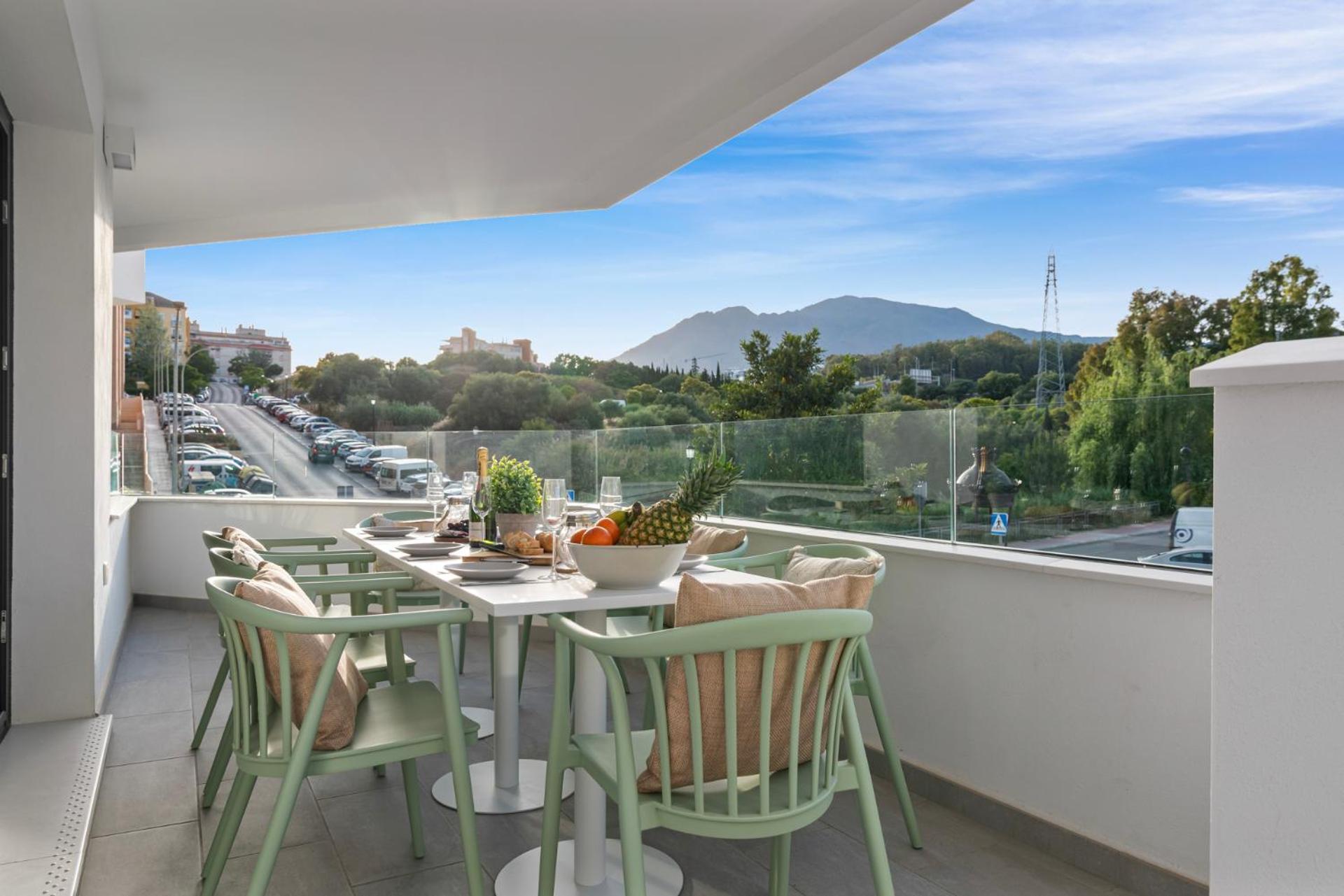 Modern 3-bedroom Family Centre Apartment Estepona