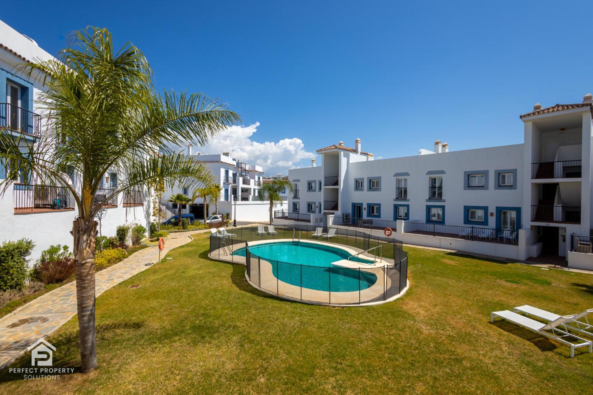 Paraiso - Sea-views, 3 Bedrooms, 7 Pools *