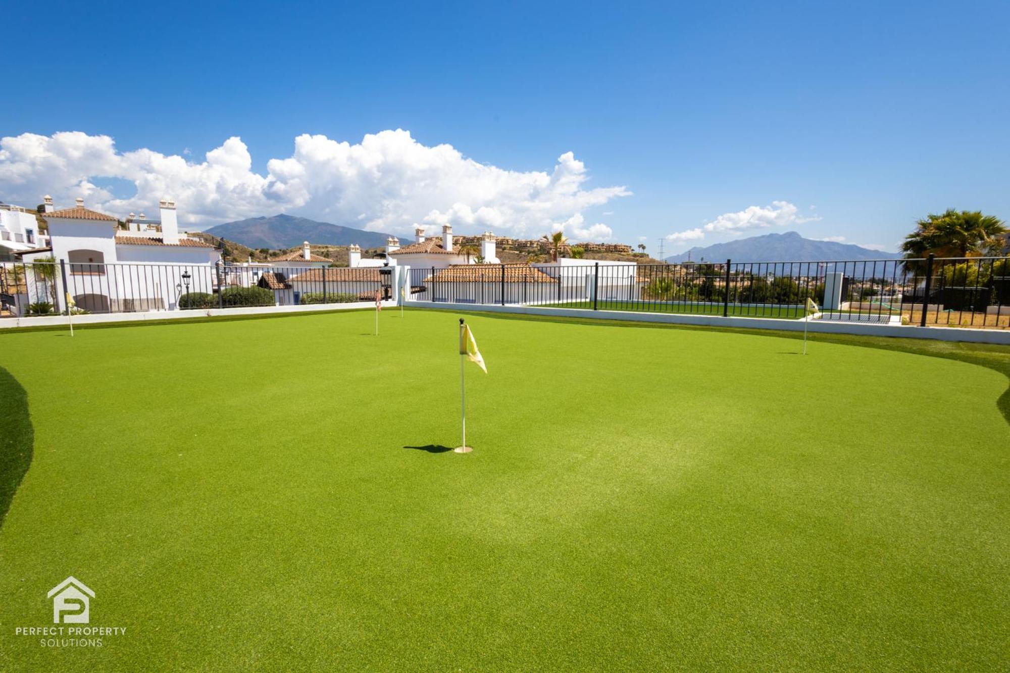 Apartment Paraiso - Sea-views, 3 Bedrooms, 7 Pools Estepona