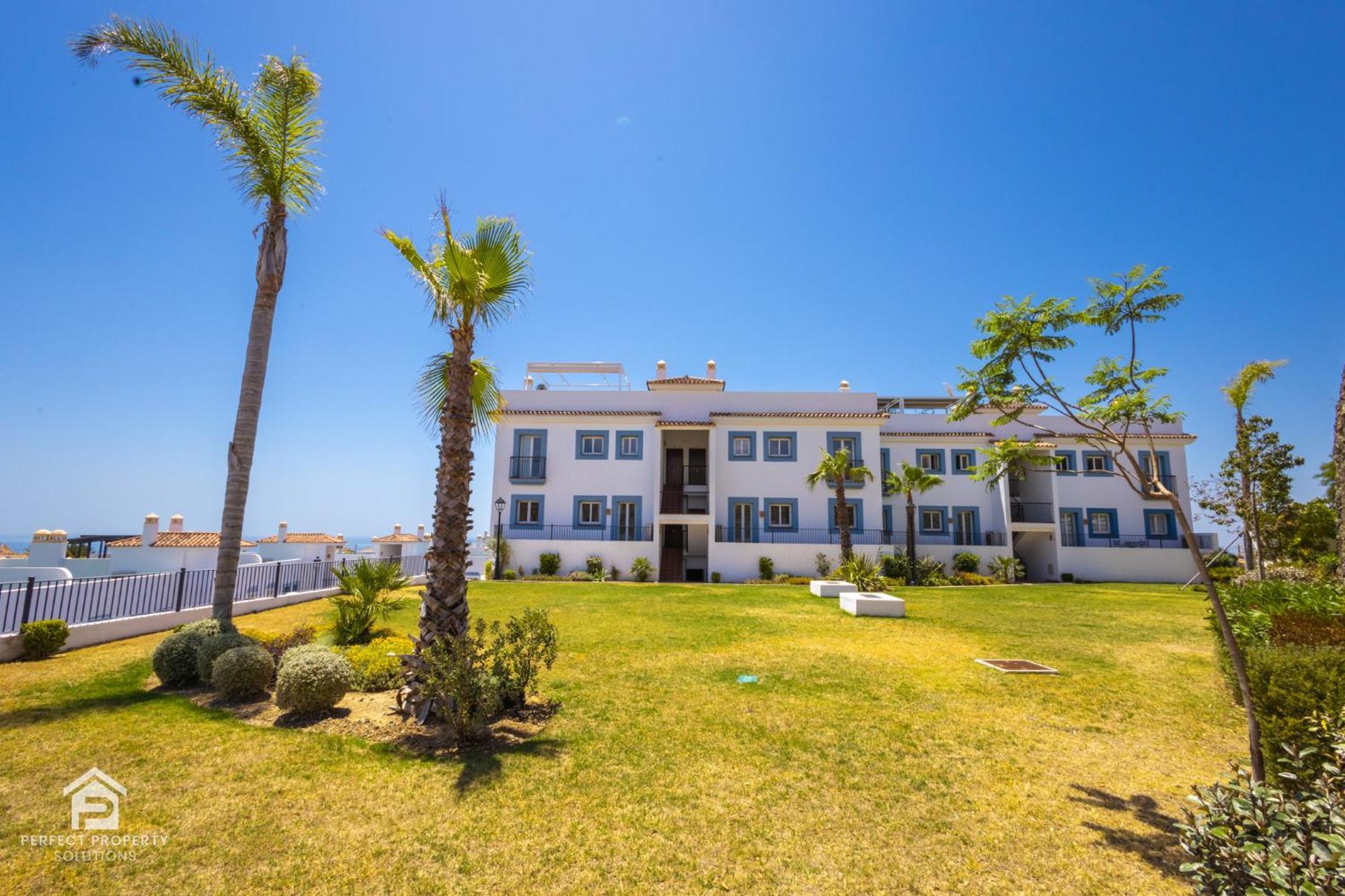 Paraiso - Sea-views, 3 Bedrooms, 7 Pools