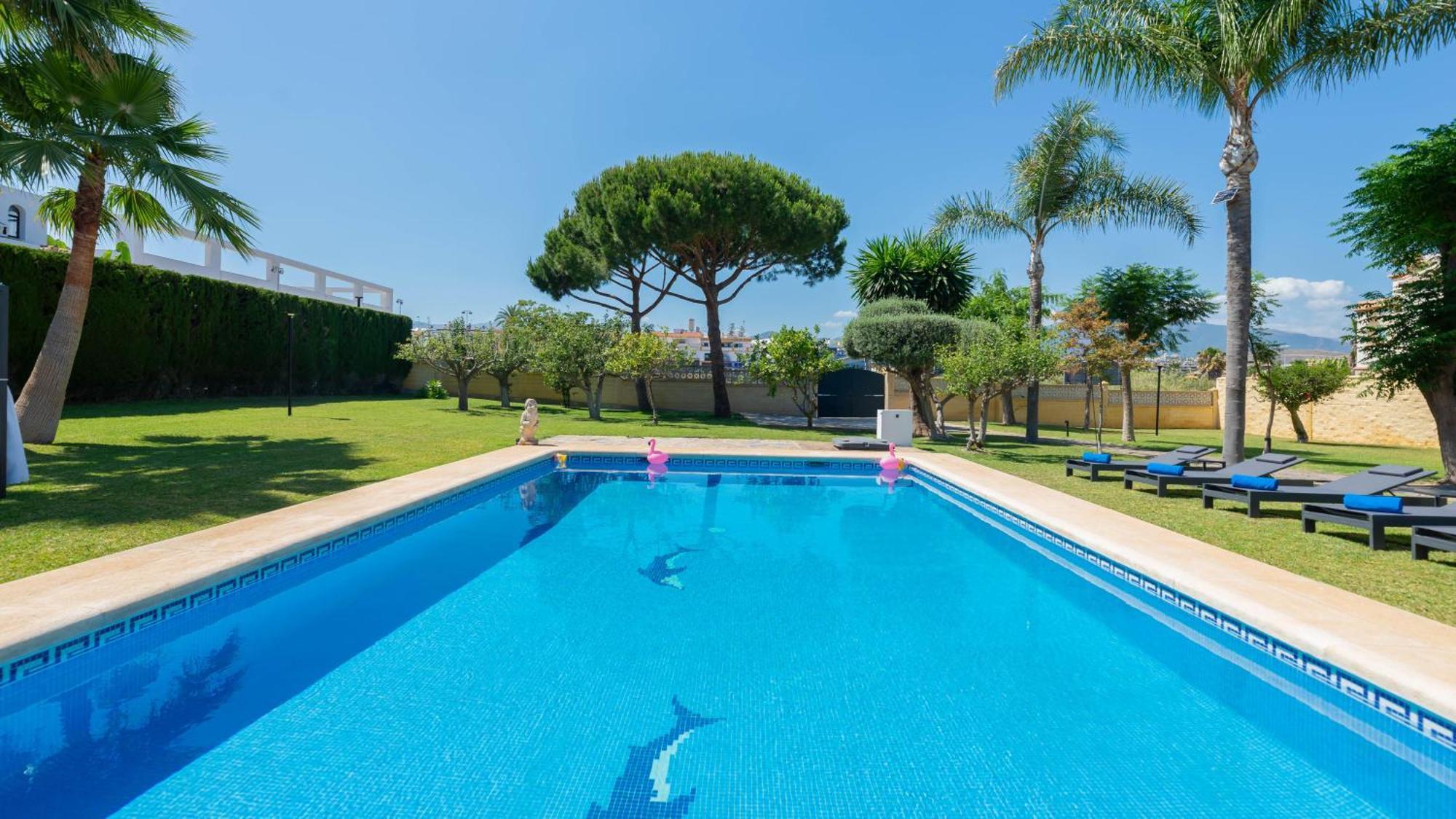 Costalita Cozy Sea Front Holiday home Estepona