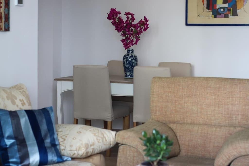 Apartment Oasis In With Parking 5min From The