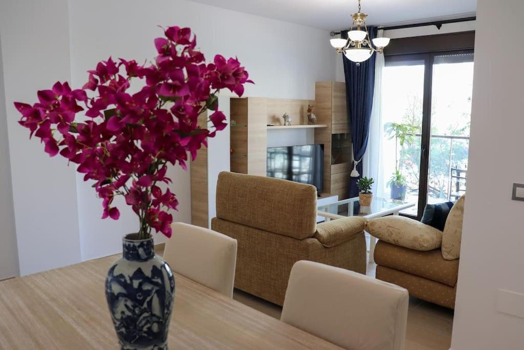 Oasis In With Parking 5min From The *