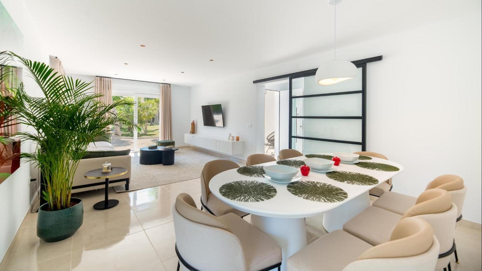 Costalita Cozy Sea Front Holiday home Estepona