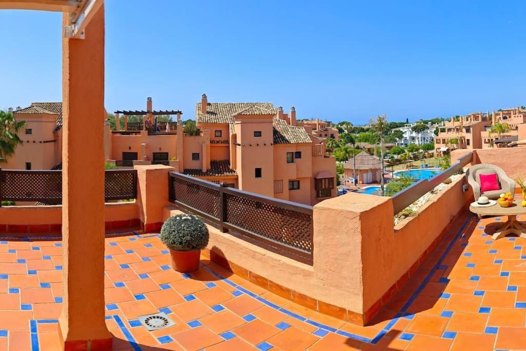 Flamenco Rose Apartment *