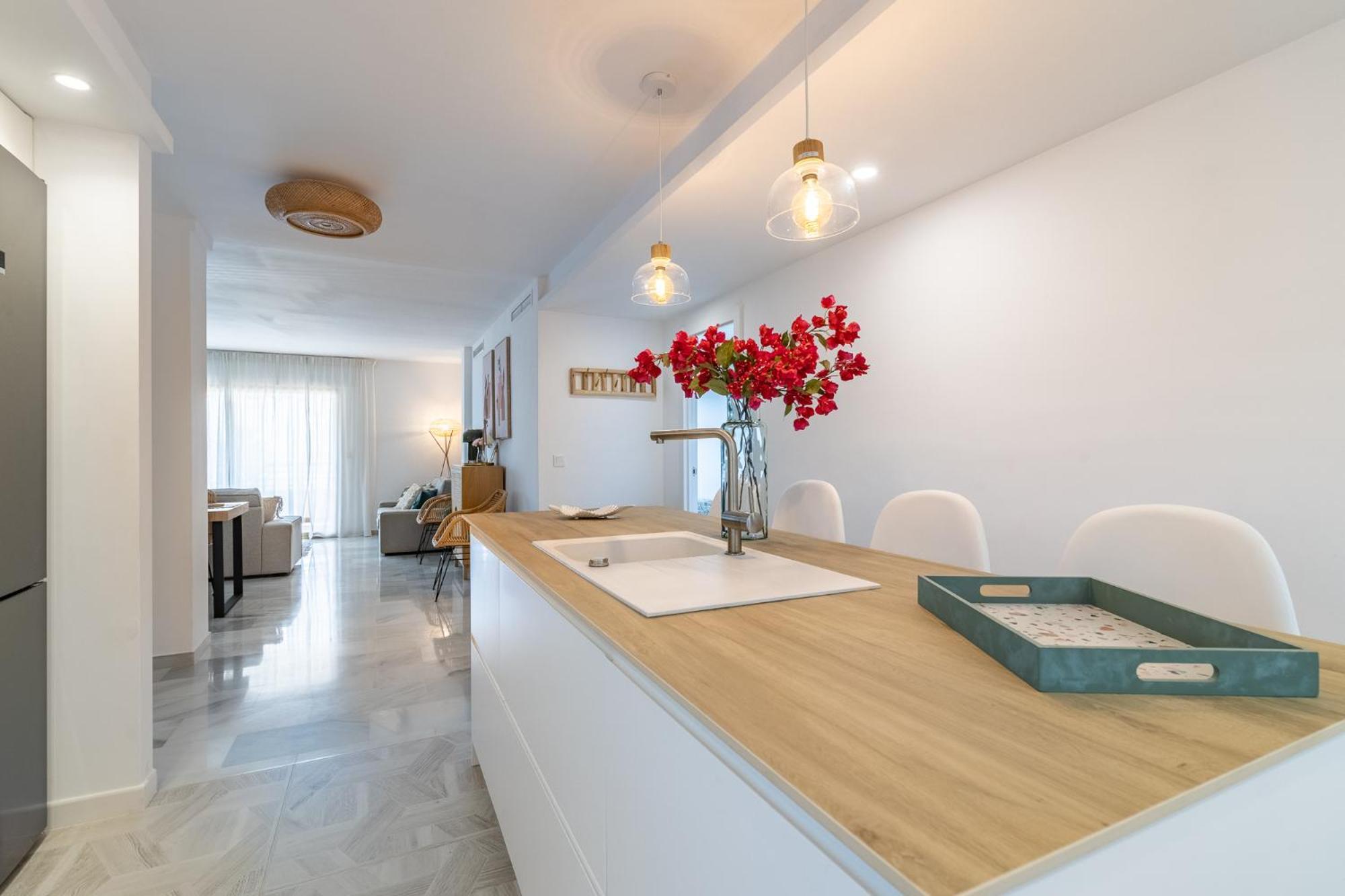 Espectacular Apartamento Estepona, Primera Linea De Playa, Totalmente Reformado En 2023 * Estepona