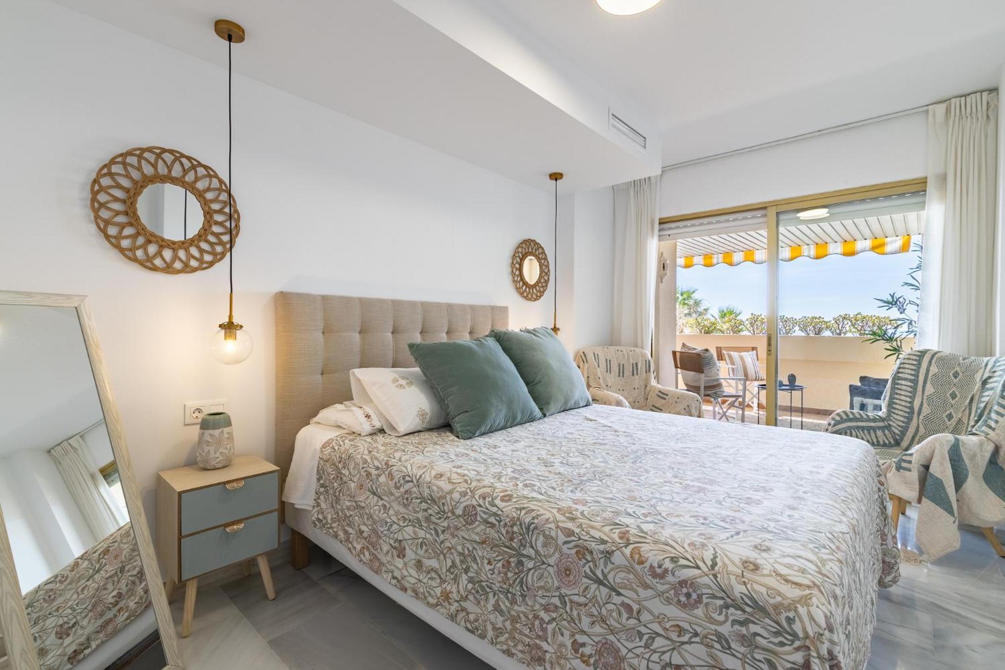 Espectacular Apartamento Estepona, Primera Linea De Playa, Totalmente Reformado En 2023 Apartamento Estepona