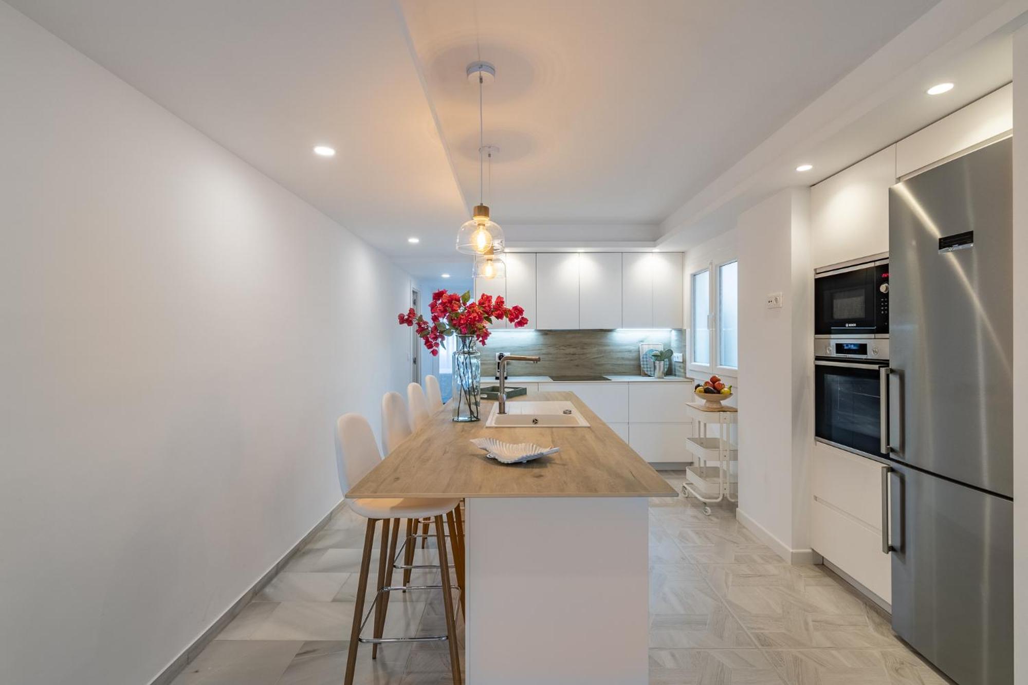 Espectacular Apartamento Estepona, Primera Linea De Playa, Totalmente Reformado En 2023 * Estepona