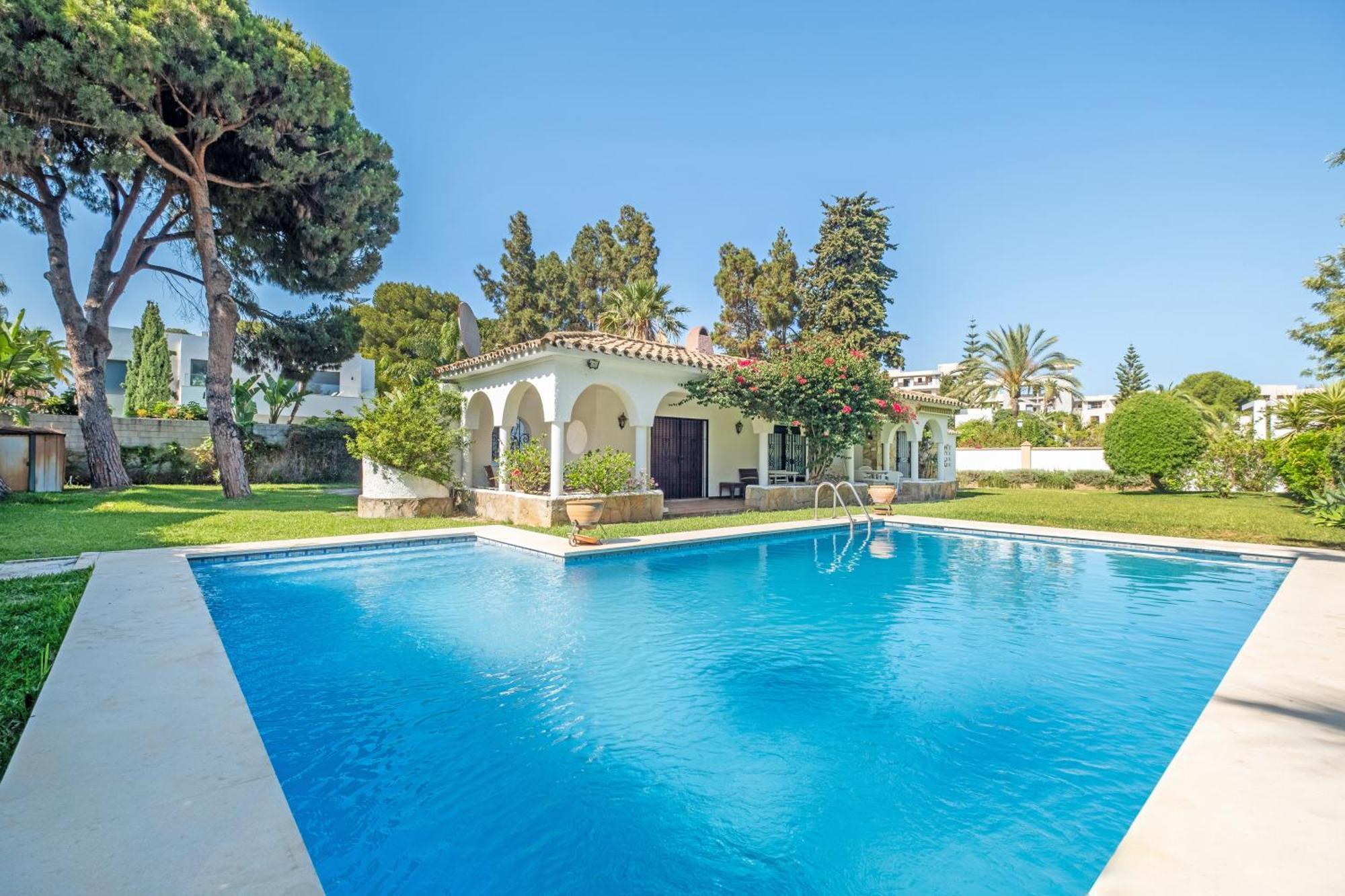 Andalusian By The Beach! Ferienhaus Estepona