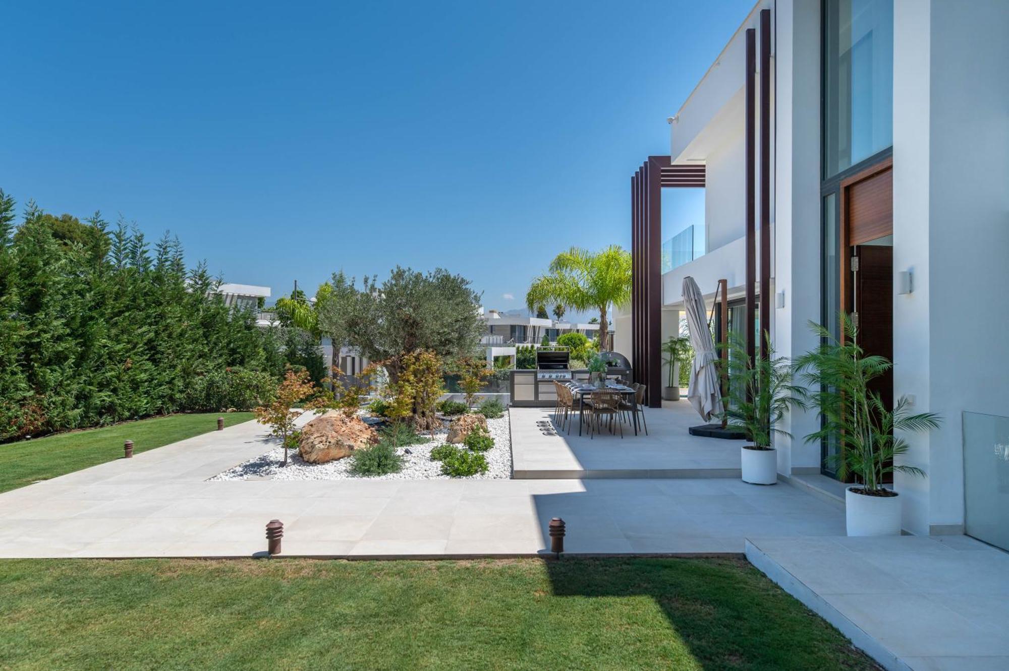 Vacation Marbella I Hanami, Private Infinity Edge-pool, Gym, Movie Theater, Close To Golfs And Beaches Villa