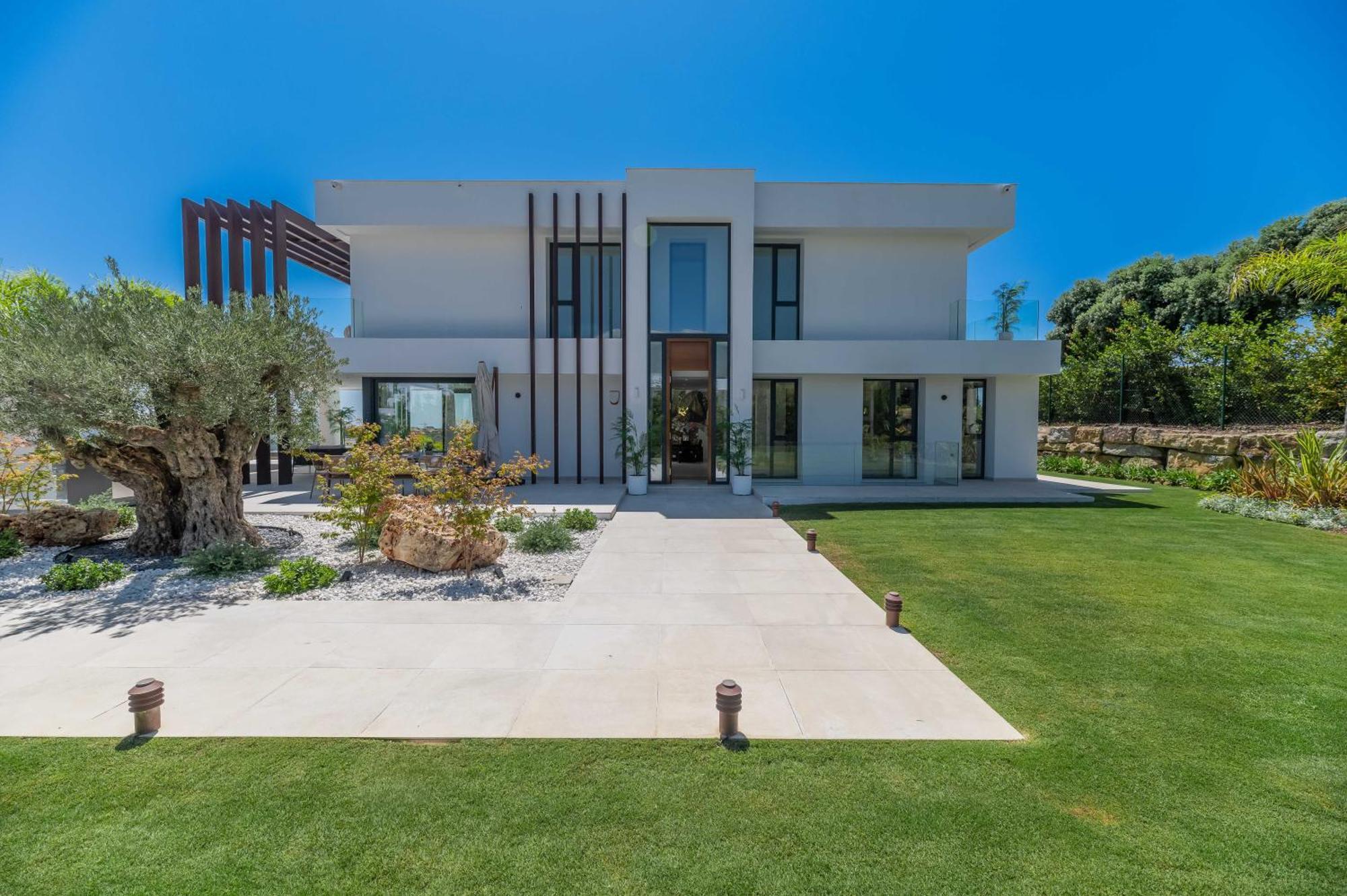 Villa Vacation Marbella I Hanami, Private Infinity Edge-pool, Gym, Movie Theater, Close To Golfs And Beaches