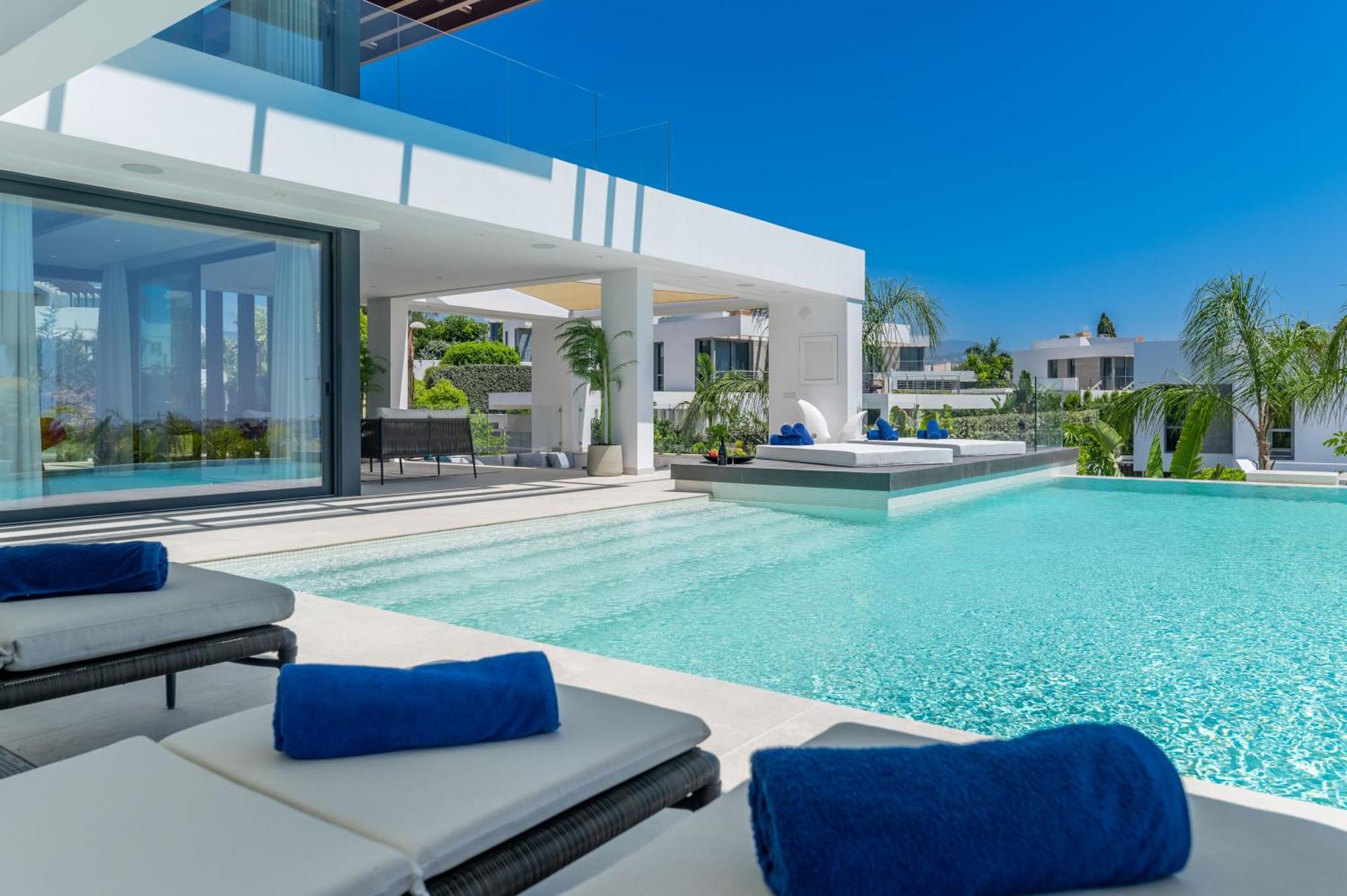 Villa Vacation Marbella I Hanami, Private Infinity Edge-pool, Gym, Movie Theater, Close To Golfs And Beaches *
