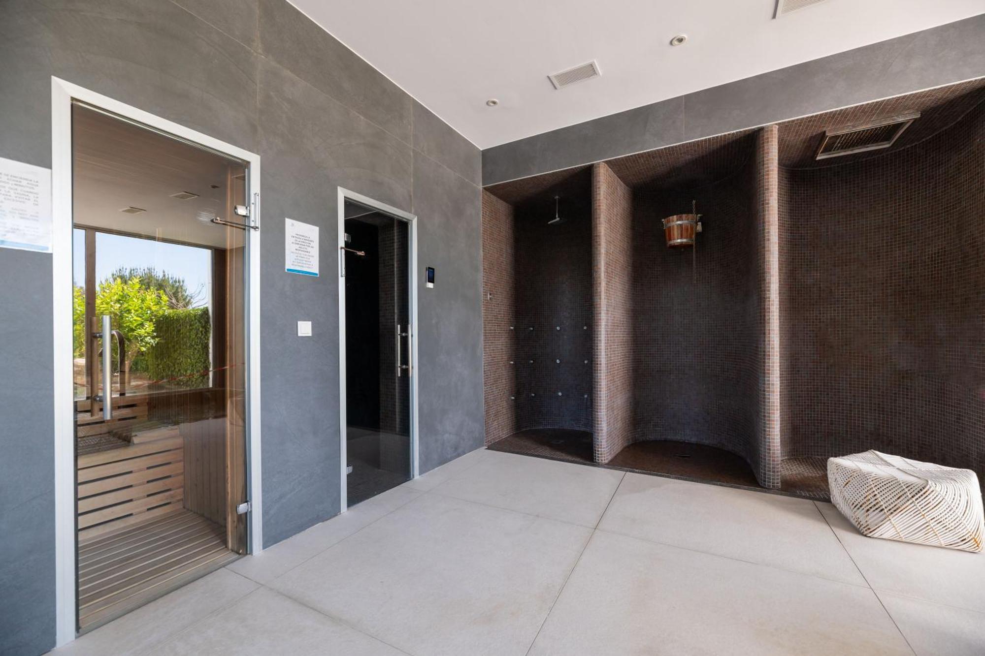 Apartment Edge Luxury Beachfront 2br With 3 Pools, Wellness, Gym Estepona