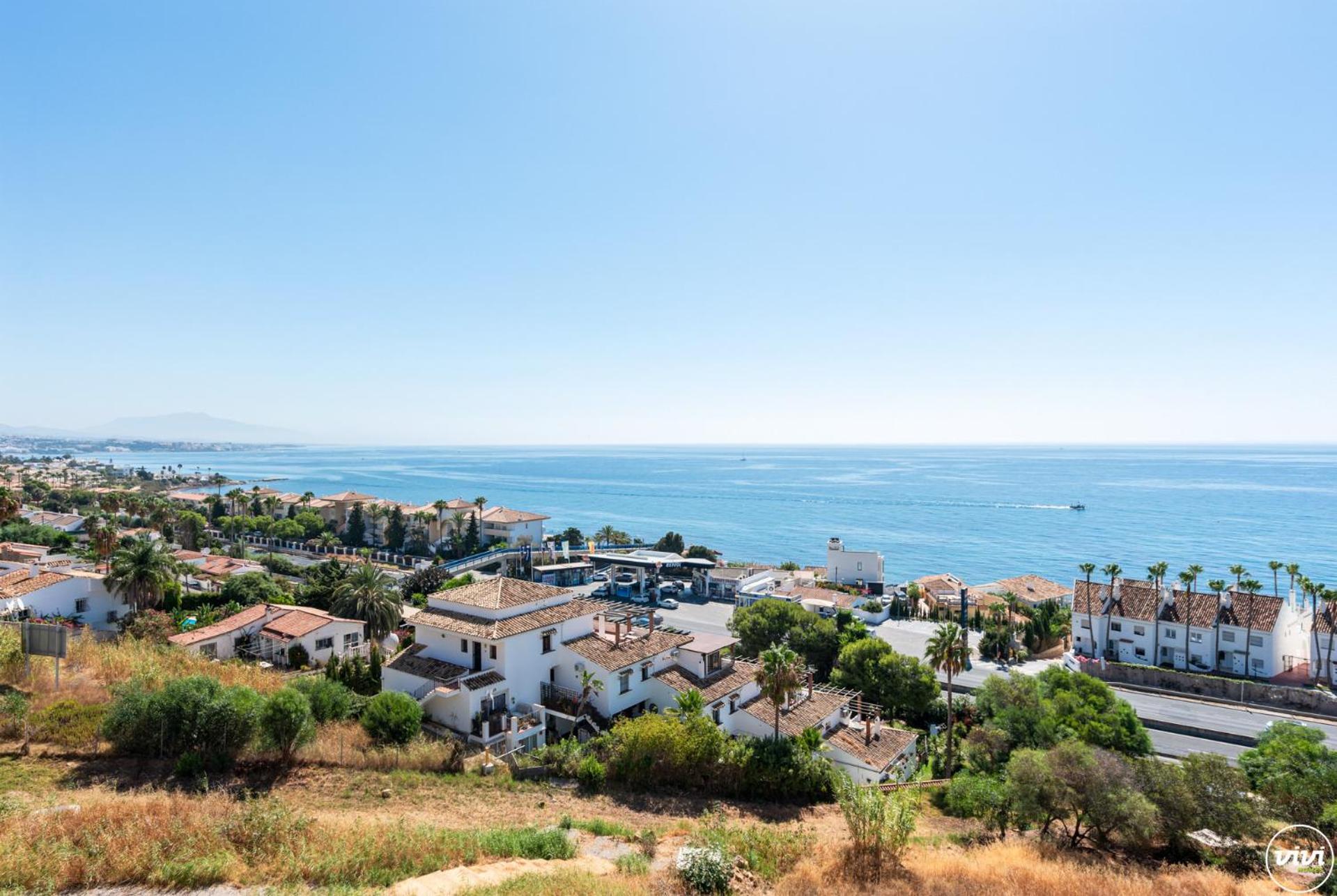 Vivi Homes - Casa Skye Pool, Terrace & Sea View *
