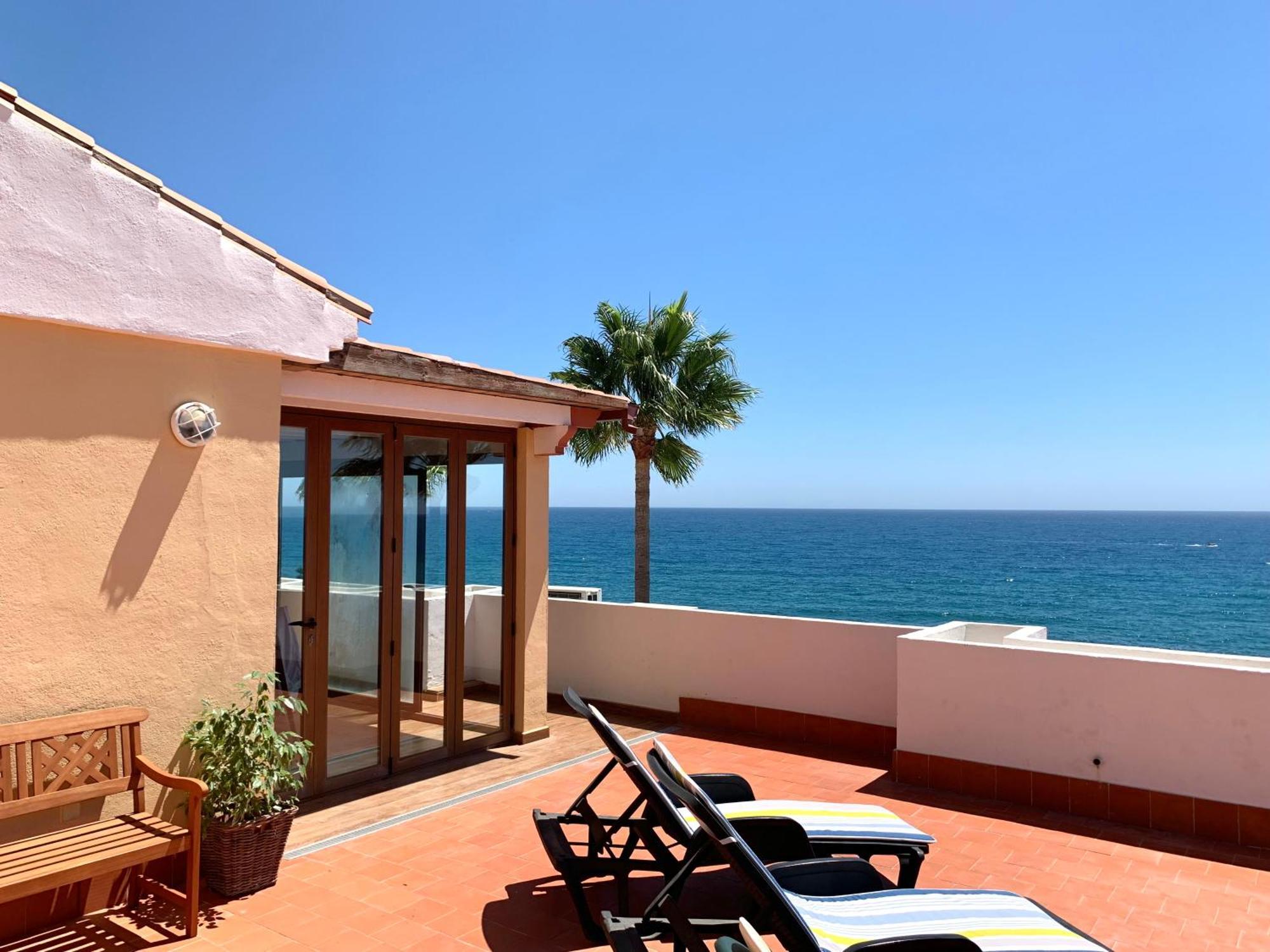 Penthouse On The Beachfront Apartment
