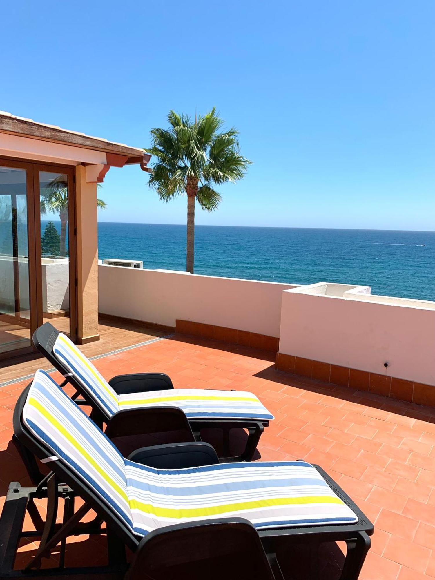 Penthouse On The Beachfront Apartment *