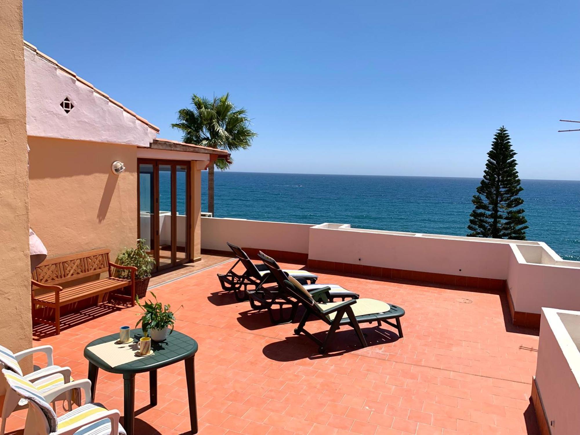 Apartment Penthouse On The Beachfront Estepona