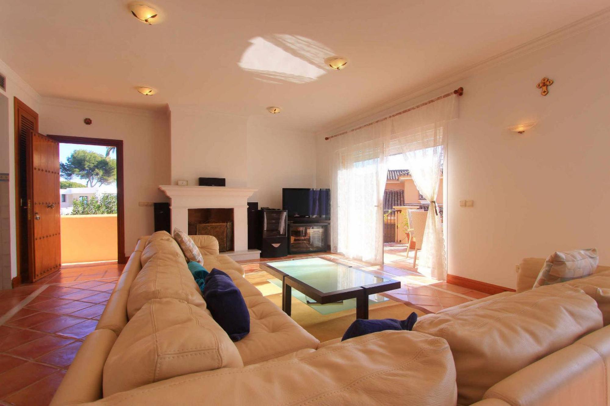 1072 Beachfront El Paraiso Retreat With Pool & Bbq Estepona