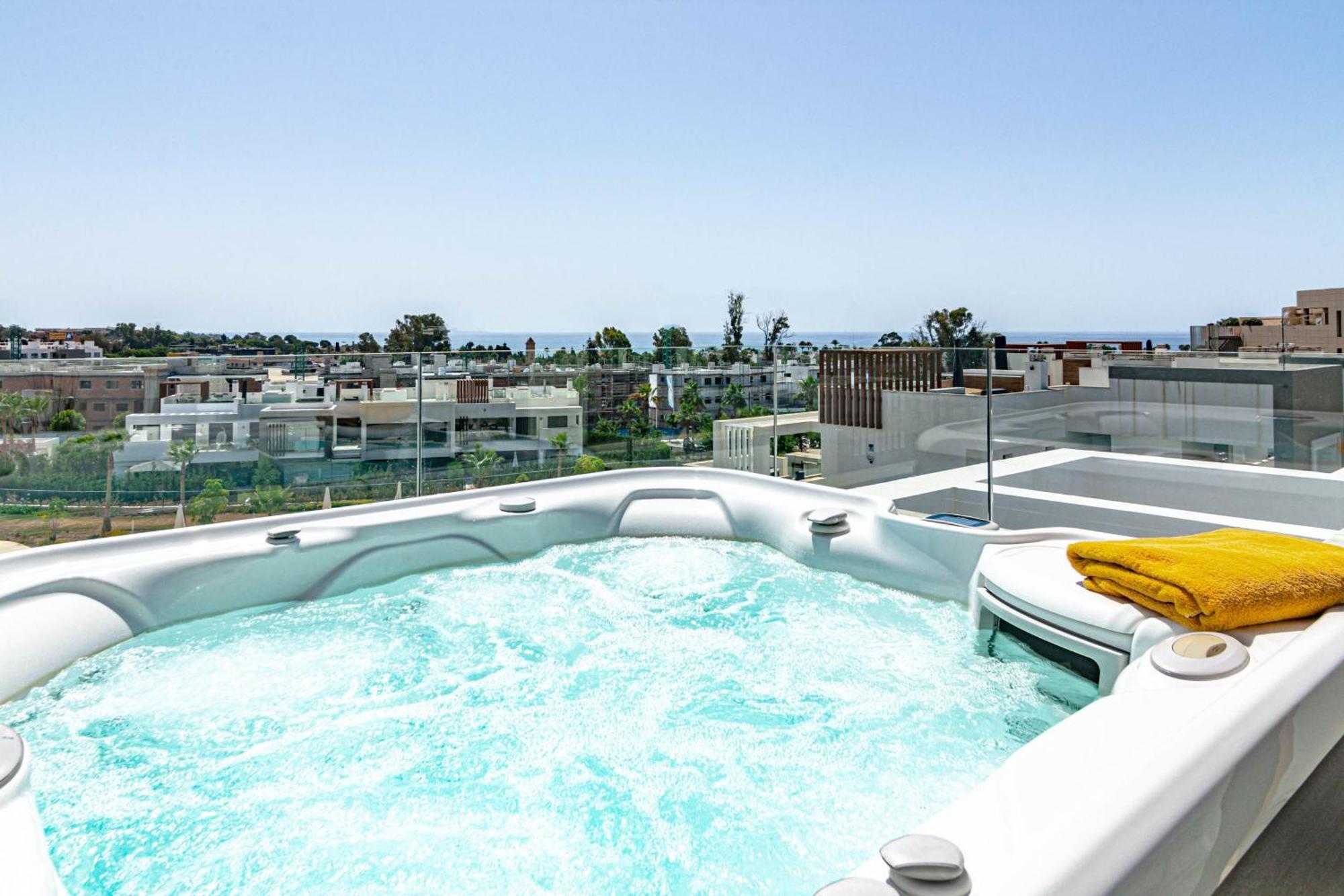 Apartment Lms48- Roof Terrace, Jacuzzi & Sauna Estepona