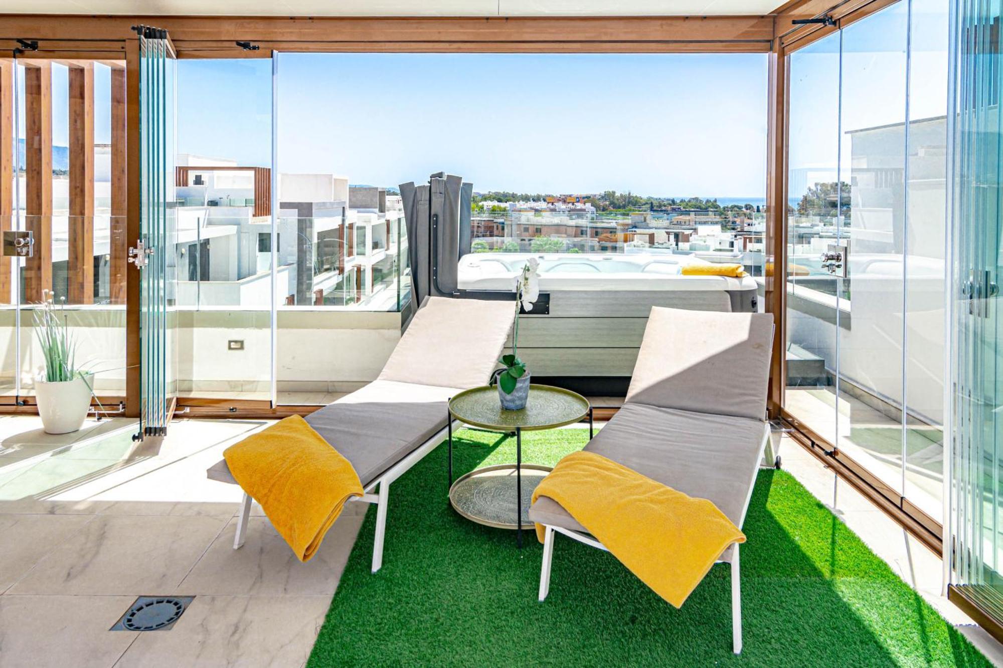 Lms48- Roof Terrace, Jacuzzi & Sauna Apartment