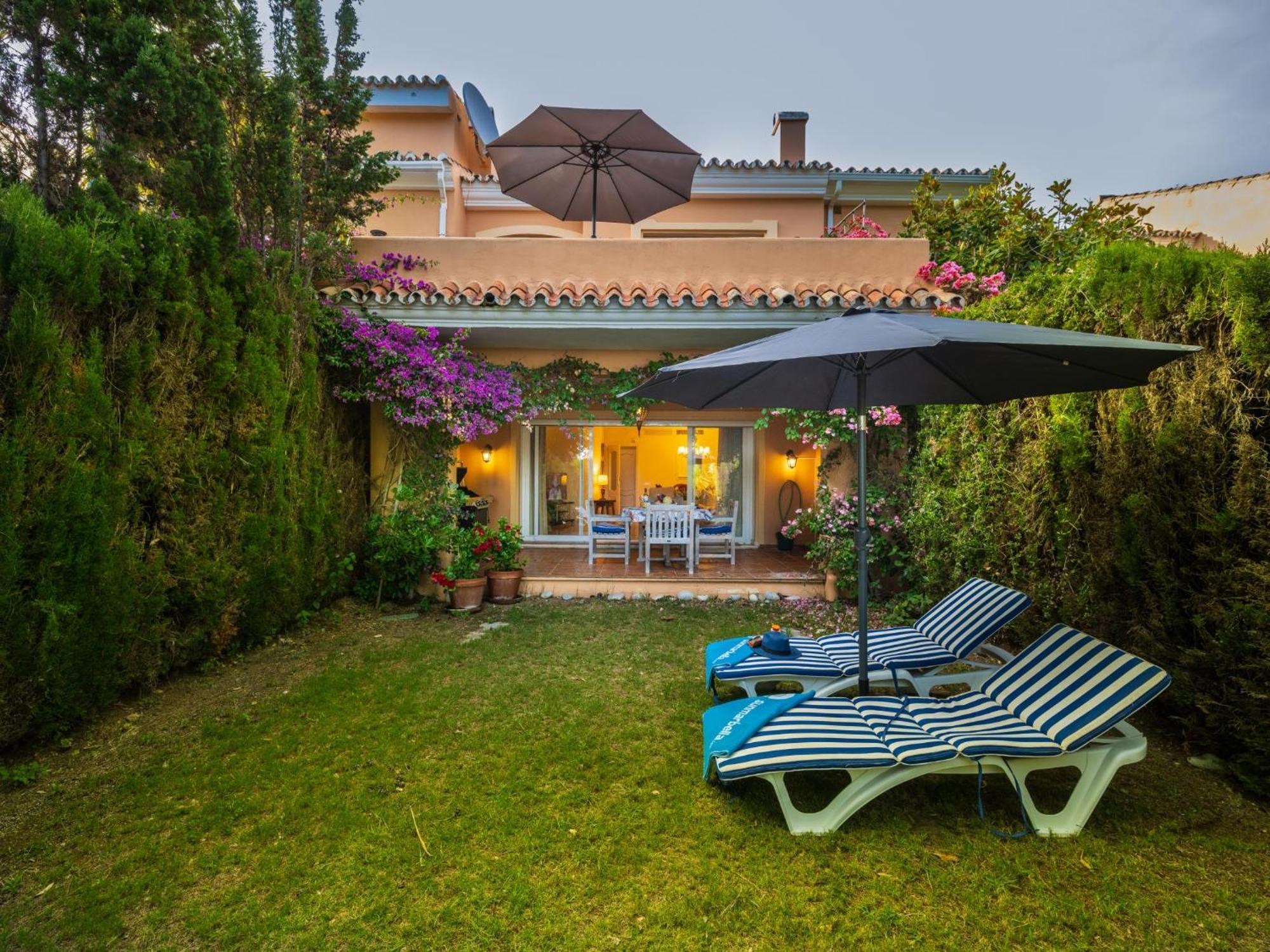Venalmar First Line Townhouse, Garden, Sea Views Estepona