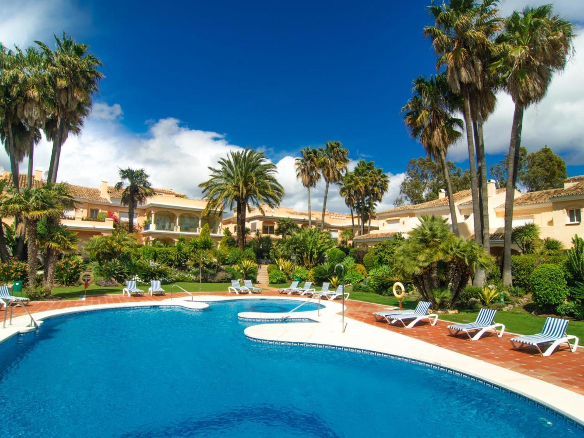 Сasa de vacaciones Venalmar First Line Townhouse, Garden, Sea Views Estepona