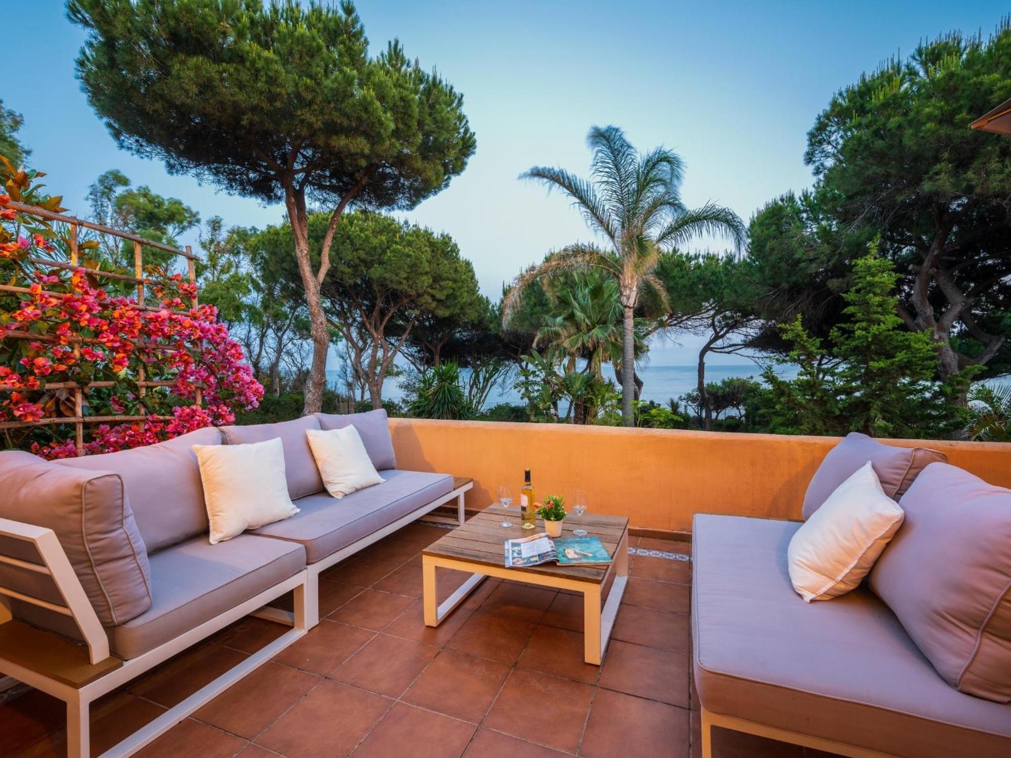 Venalmar First Line Townhouse, Garden, Sea Views Estepona