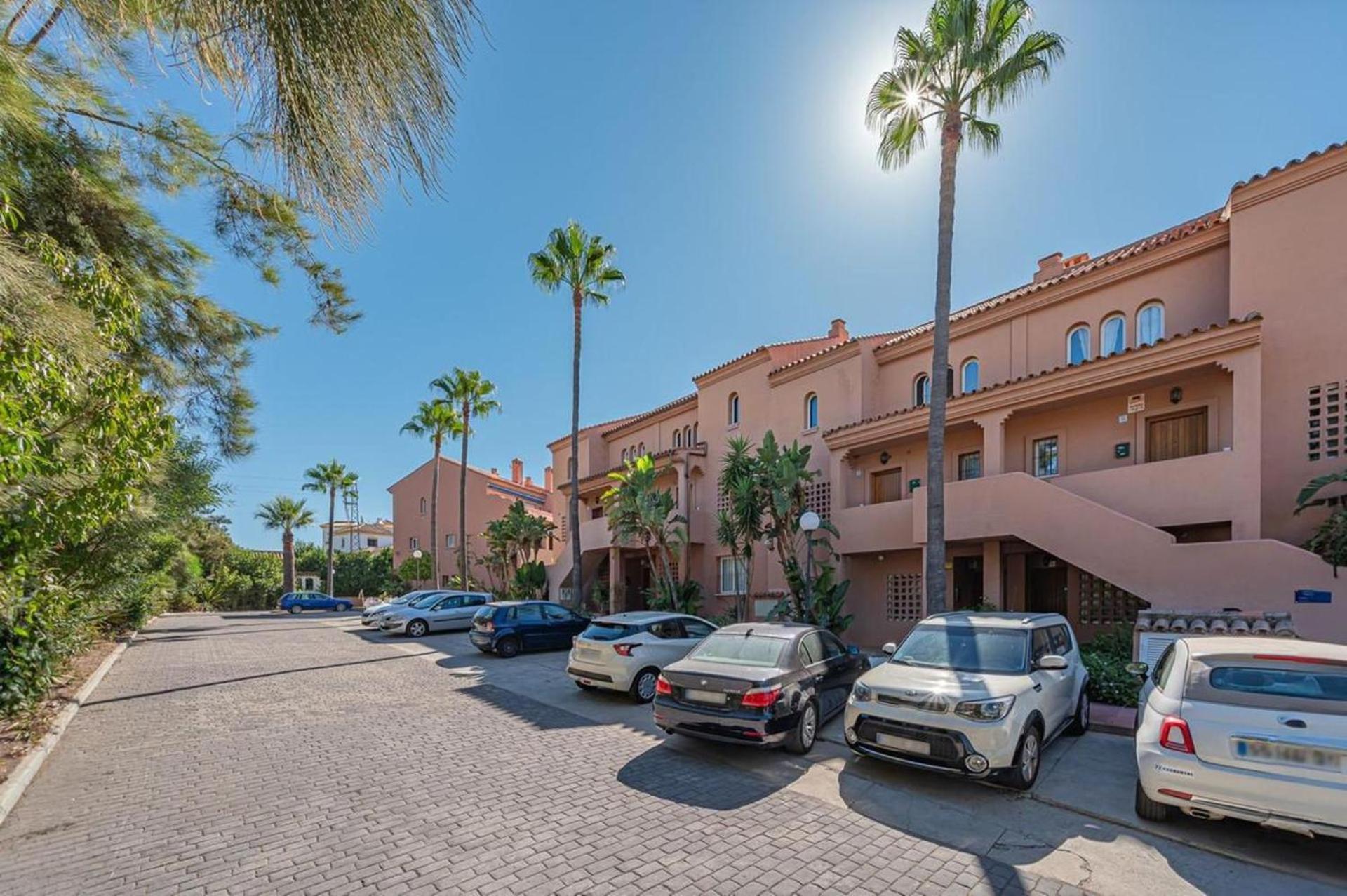 Coastal Apartment-sleeps 5 Pool Garden Acon Freep Estepona